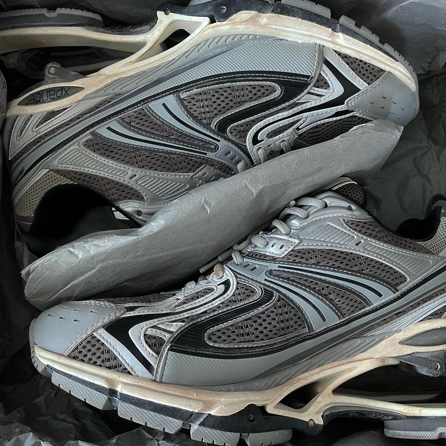 Balenciaga X-Pander Sneakers Grey Black White 착용 스타일 - 2