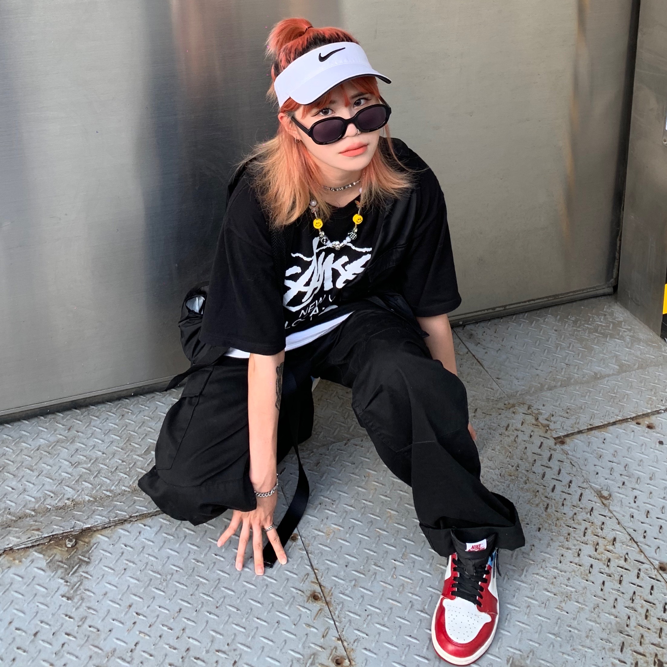 Jordan 1 Retro High Fearless UNC Chicago, Stussy World Tour T-Shirt Black 착용 스타일