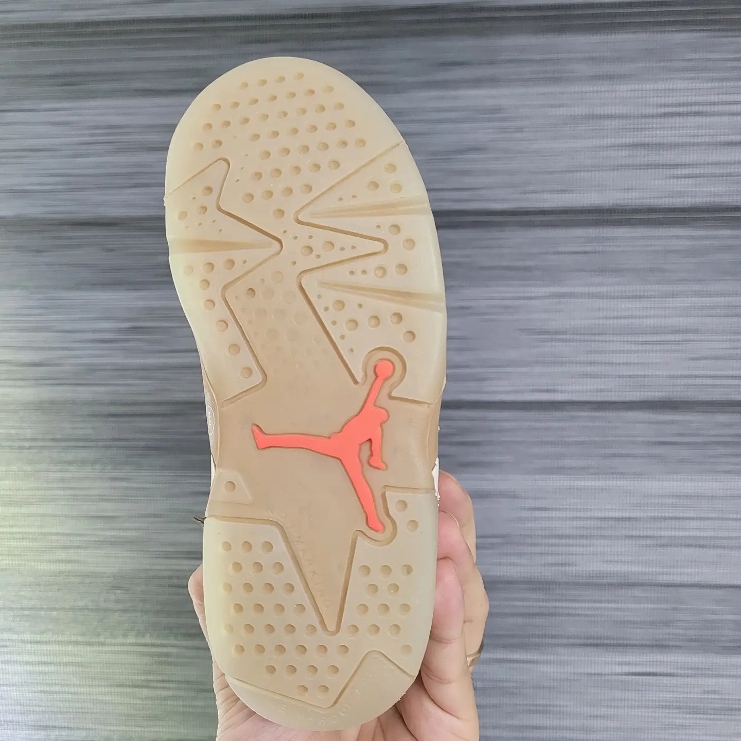 (TD) Jordan 6 x Travis Scott Retro SP British Khaki 착용 스타일 - 4