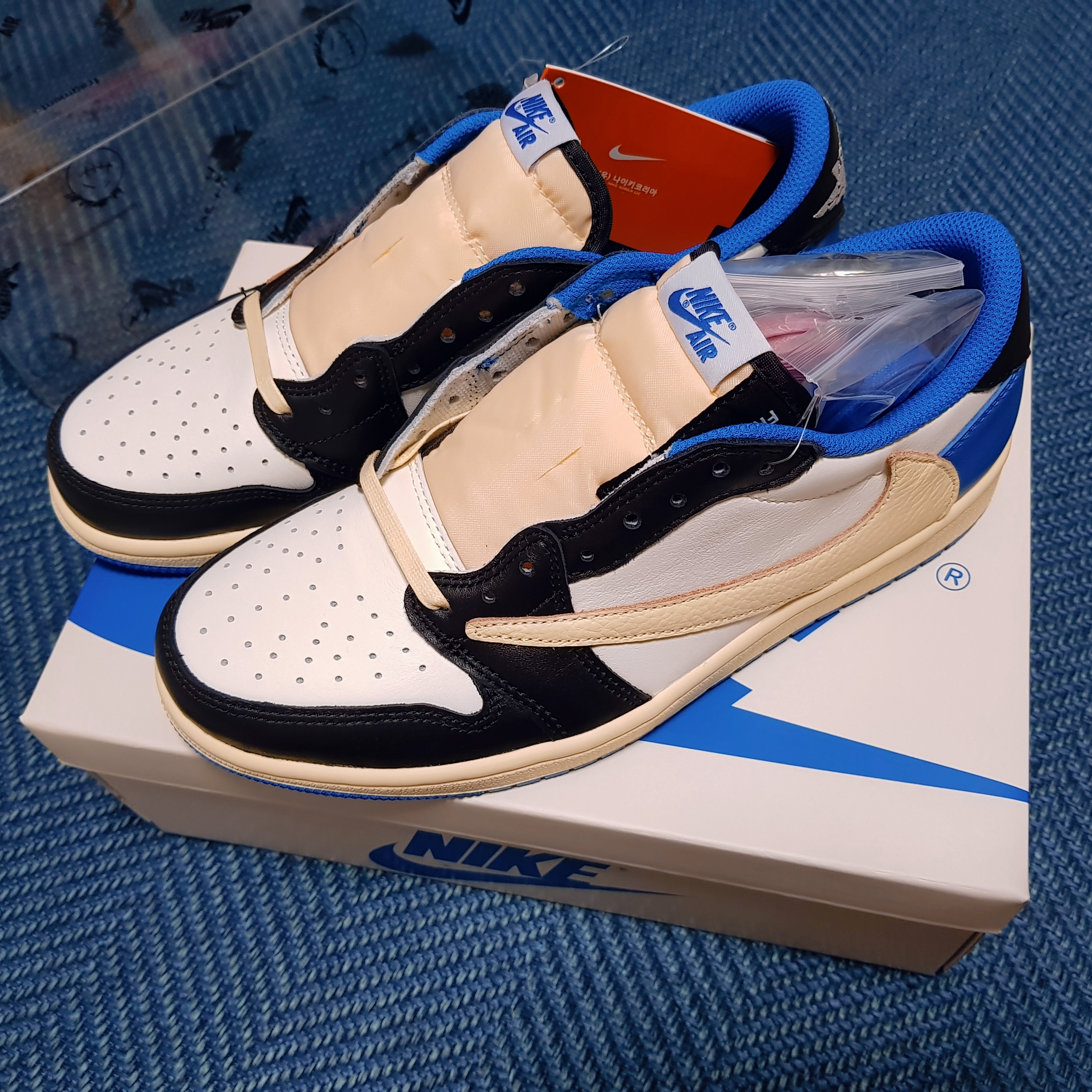 Jordan 1 x Travis Scott x Fragment Retro Low OG SP Military Blue 착용 스타일