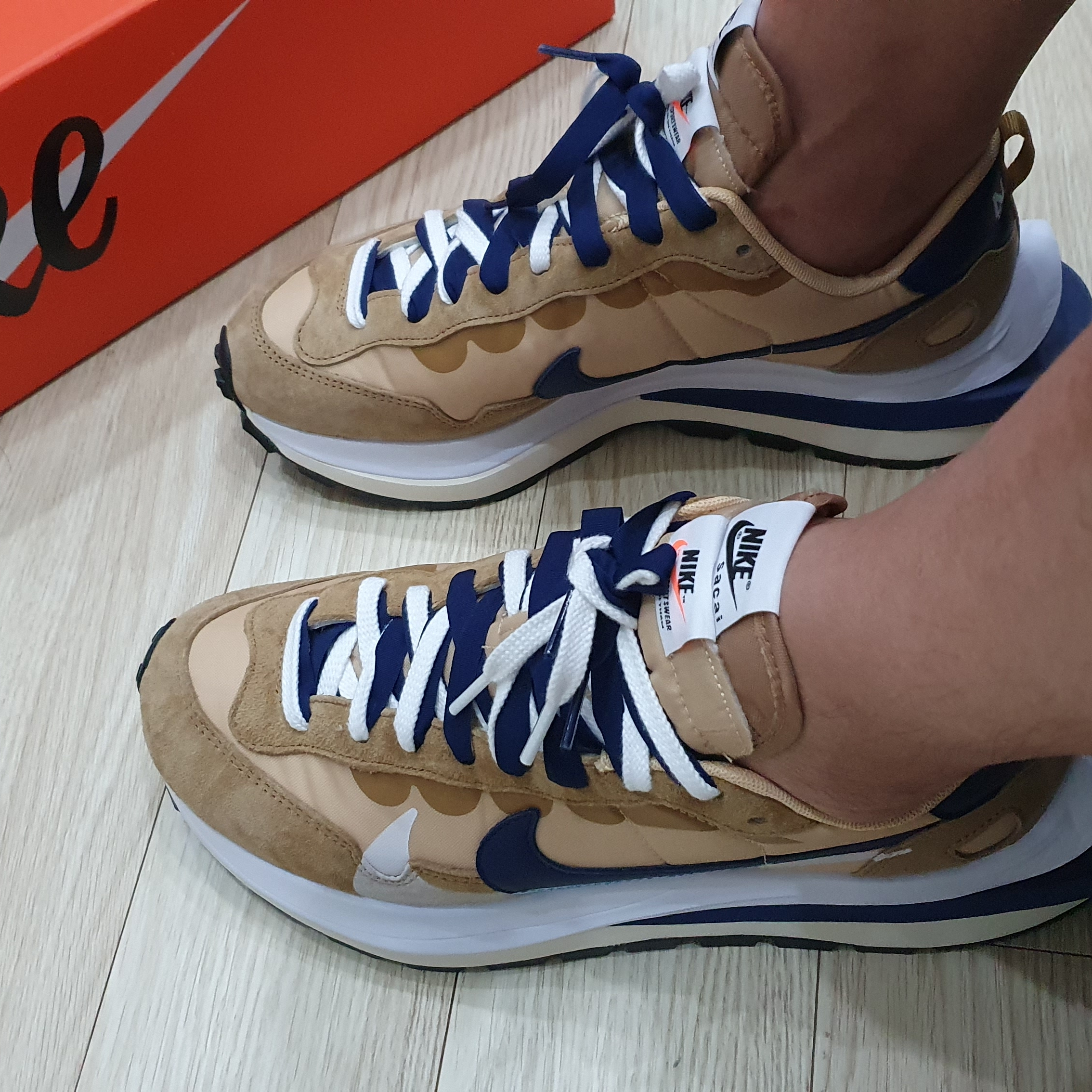 Nike x Sacai VaporWaffle Sesame and Blue Void 착용 스타일
