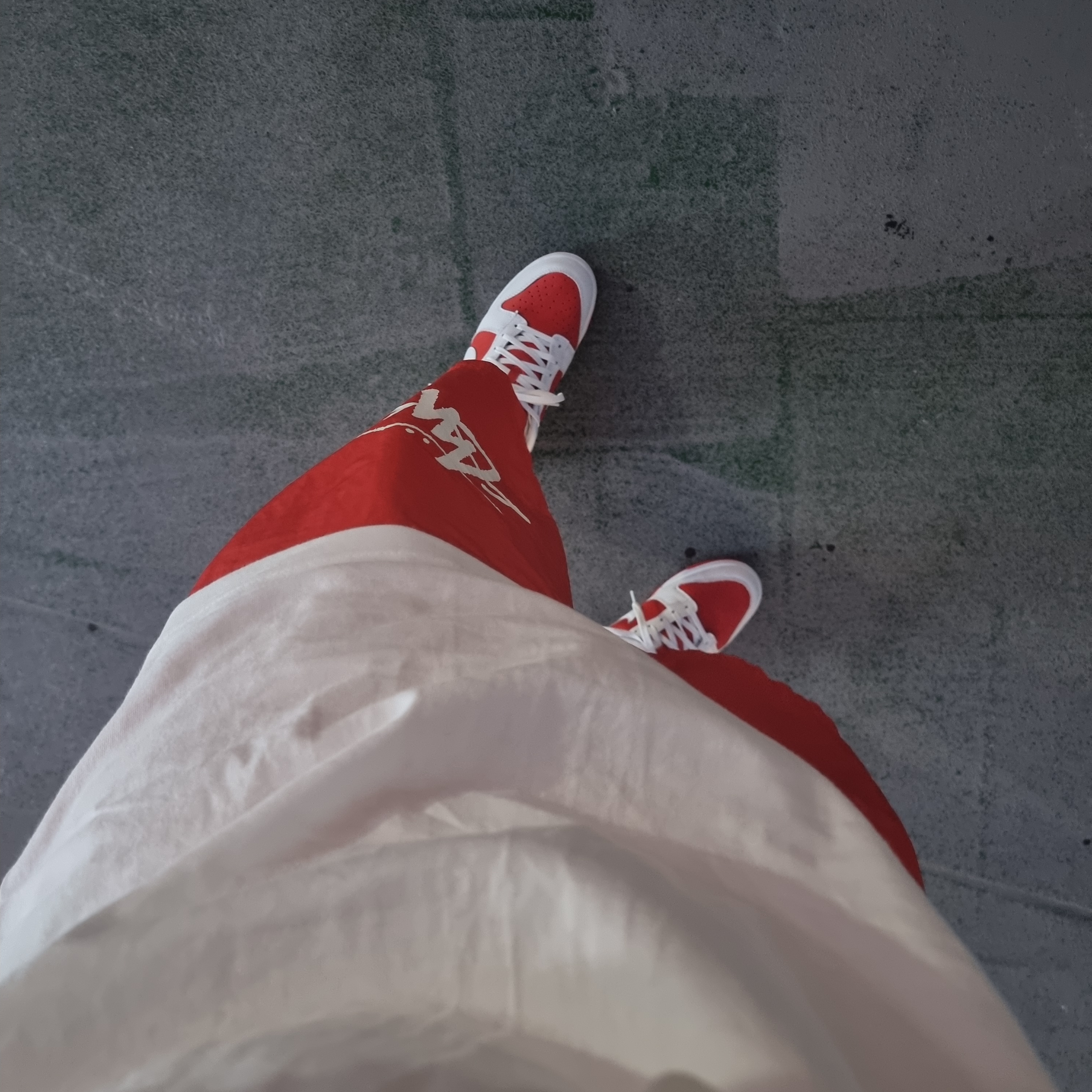 Nike Dunk Low Retro Championship Red 착용 스타일 - 1