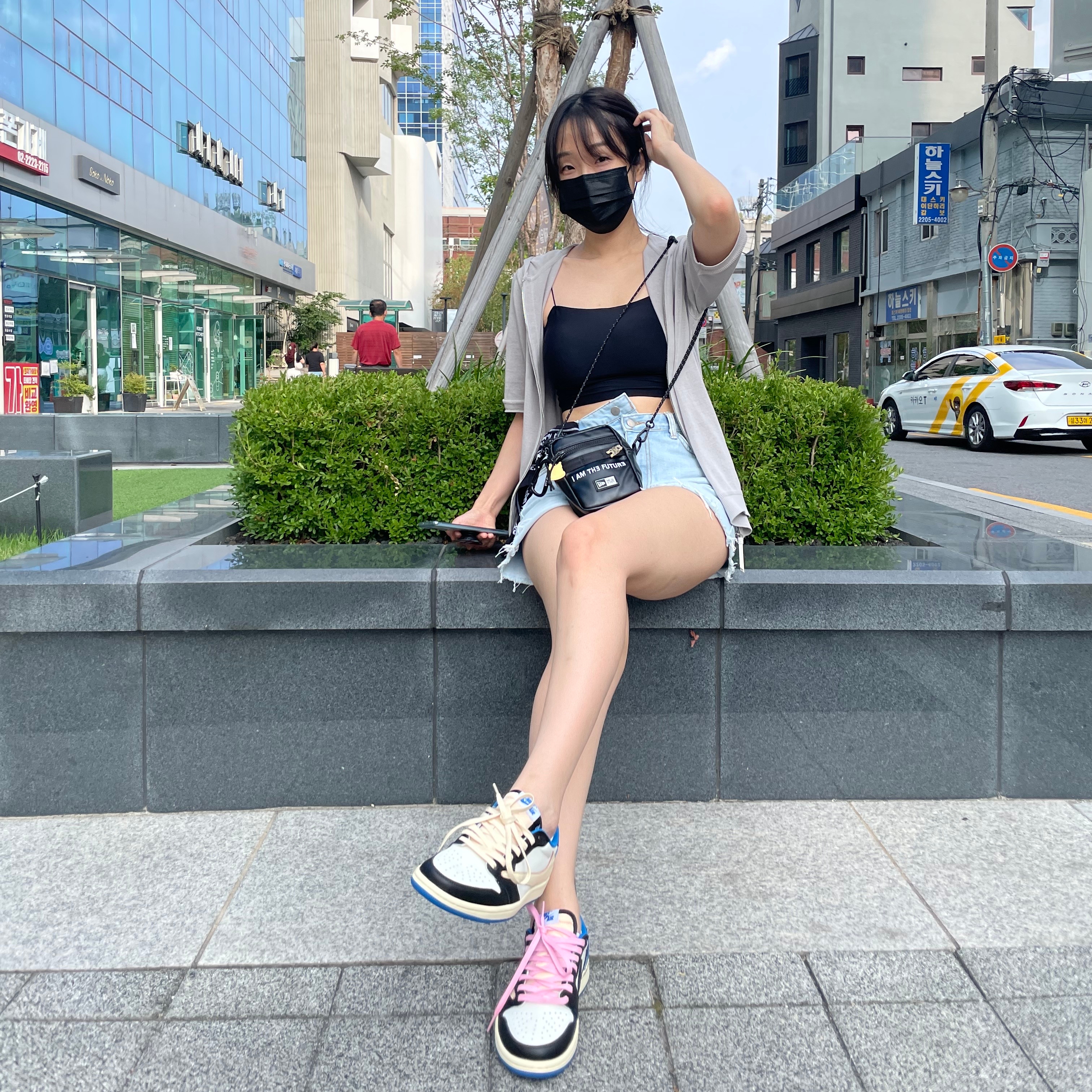 Jordan 1 x Travis Scott x Fragment Retro Low OG SP Military Blue 착용 스타일 - 1