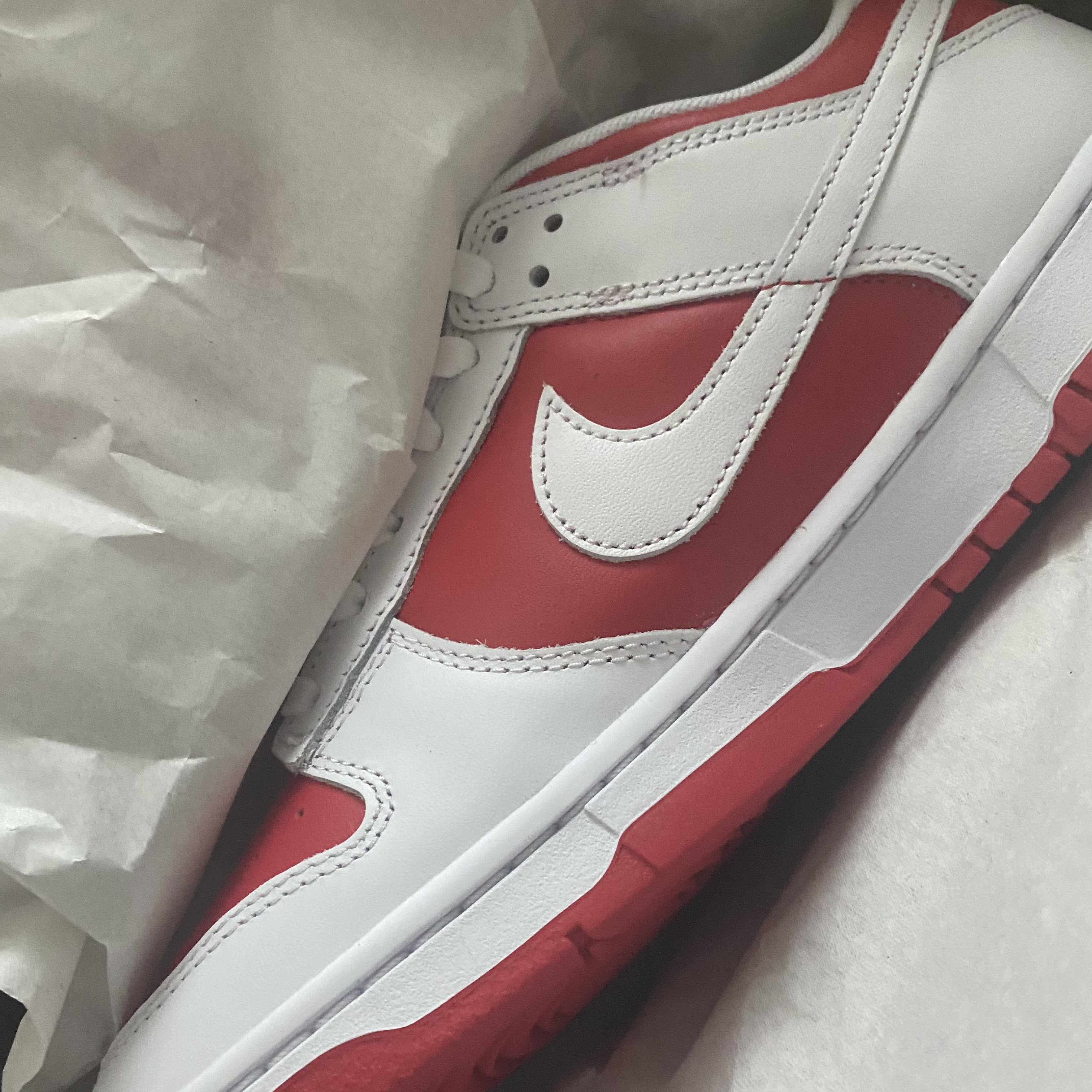 Nike Dunk Low Retro Championship Red 착용 스타일