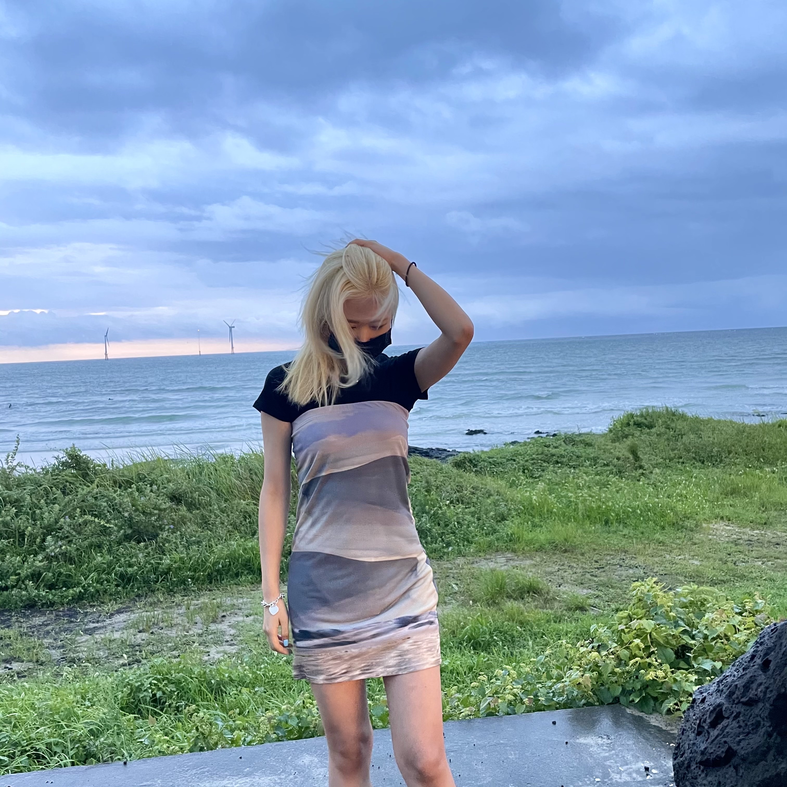 (W) Balenciaga Speed Trainer Black White 2021/2022 착용 스타일 - 2