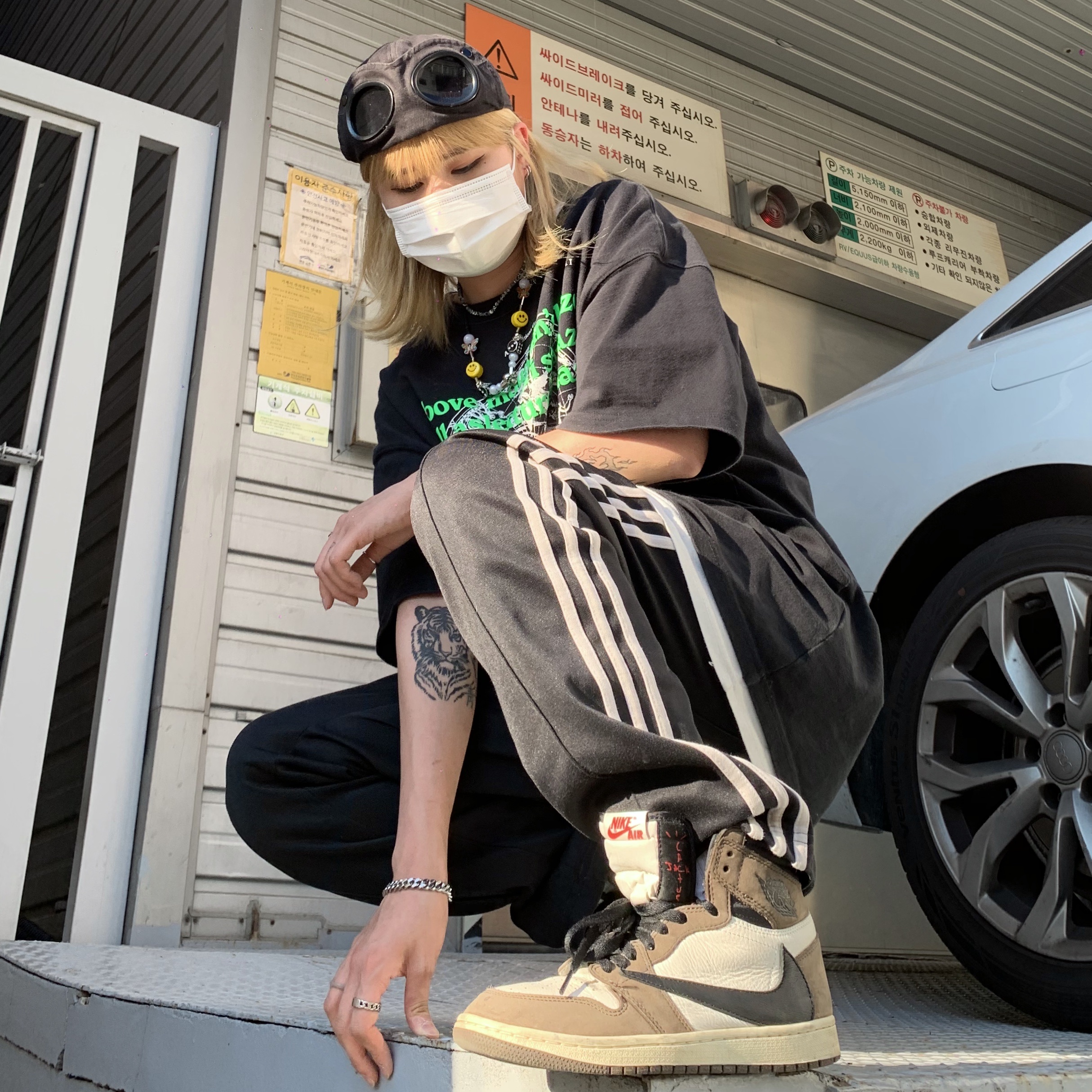 Jordan 1 x Travis Scott Retro High OG SP Mocha, Nike ACG Stargaze T-shirt Black - Asia 착용 스타일