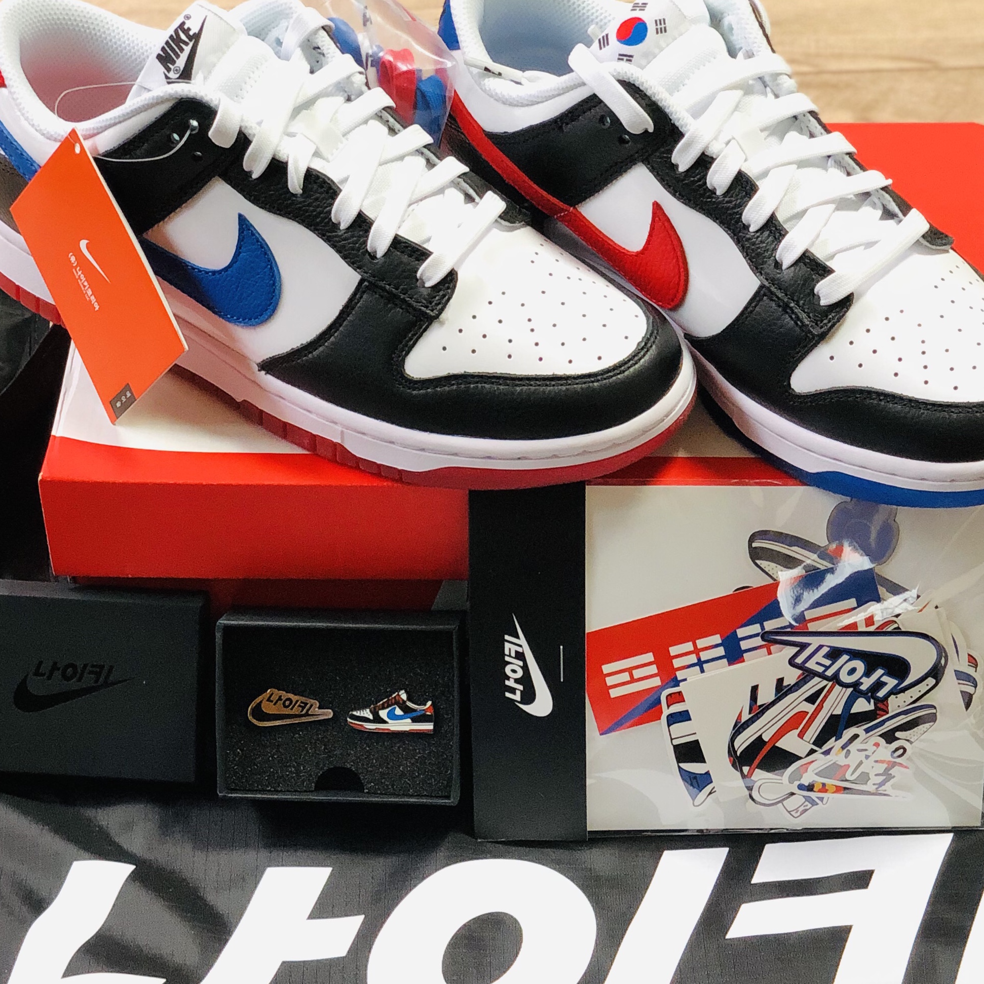 Nike Dunk Low SE Seoul (With Special Gift) 착용 스타일 - 3