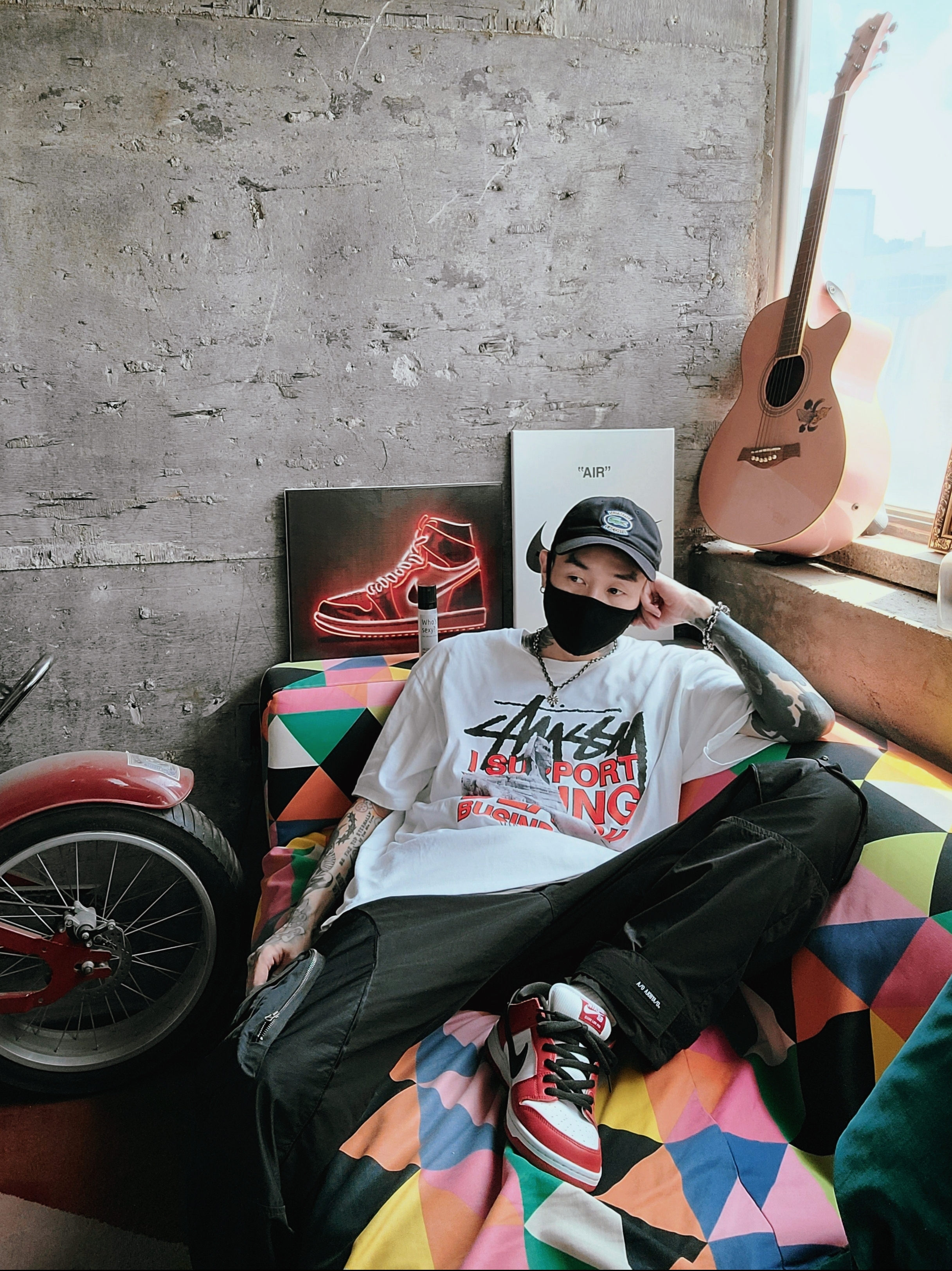 Supreme x Lacoste Twill 6-Panel Black - 18SS, Stussy x Off-White 40 WT T-Shirt 착용 스타일 - 1
