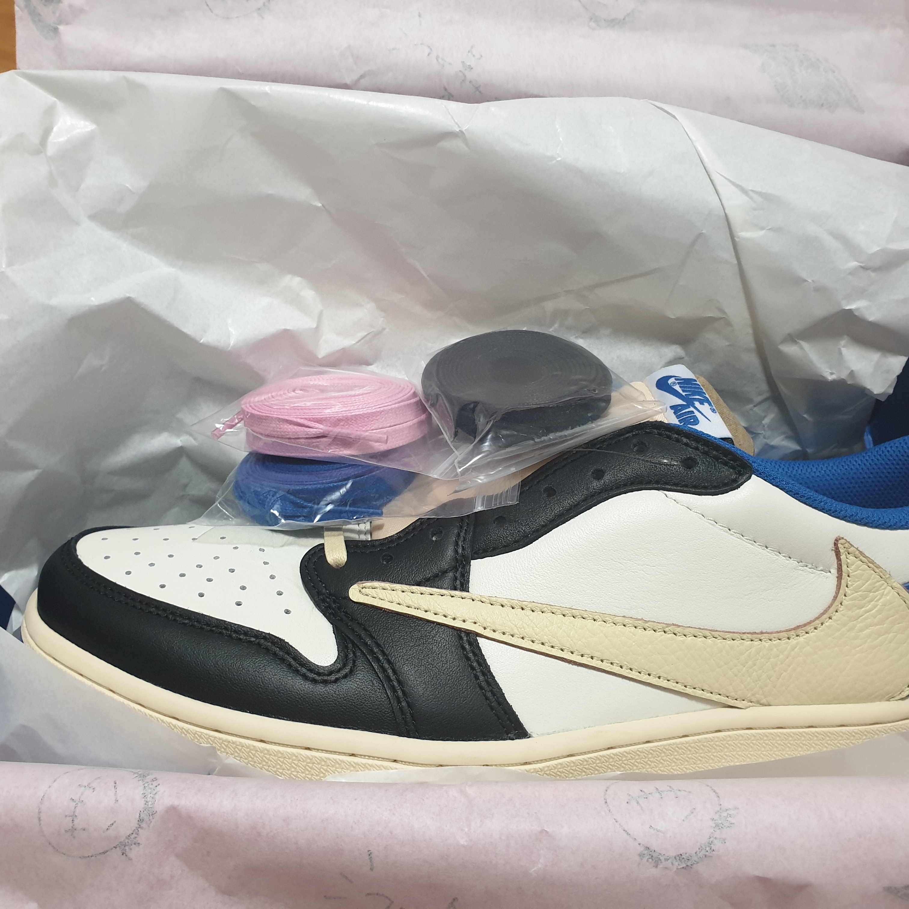 Jordan 1 x Travis Scott x Fragment Retro Low OG SP Military Blue 착용 스타일 - 5