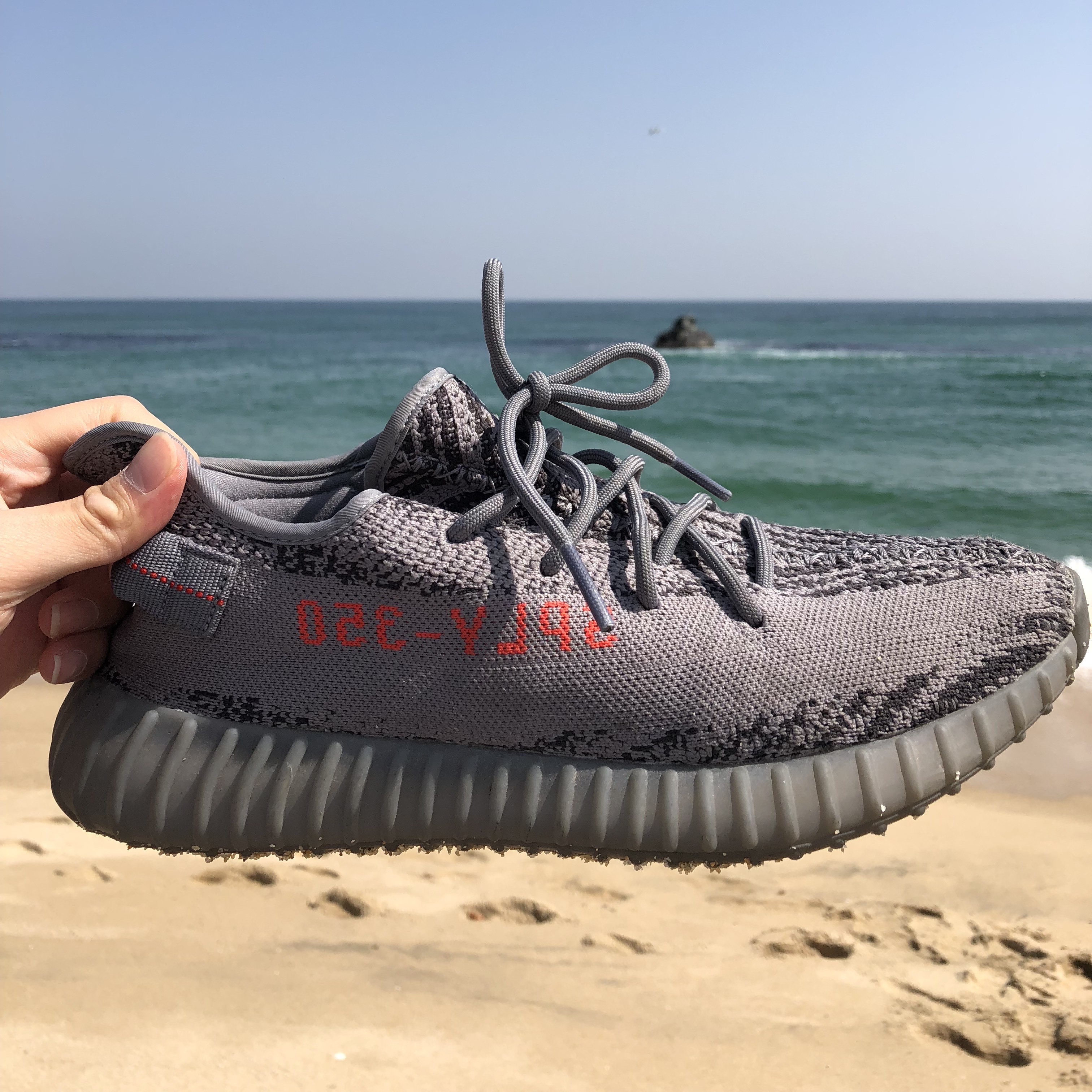 Adidas Yeezy Boost 350 V2 Beluga 2.0 착용 스타일