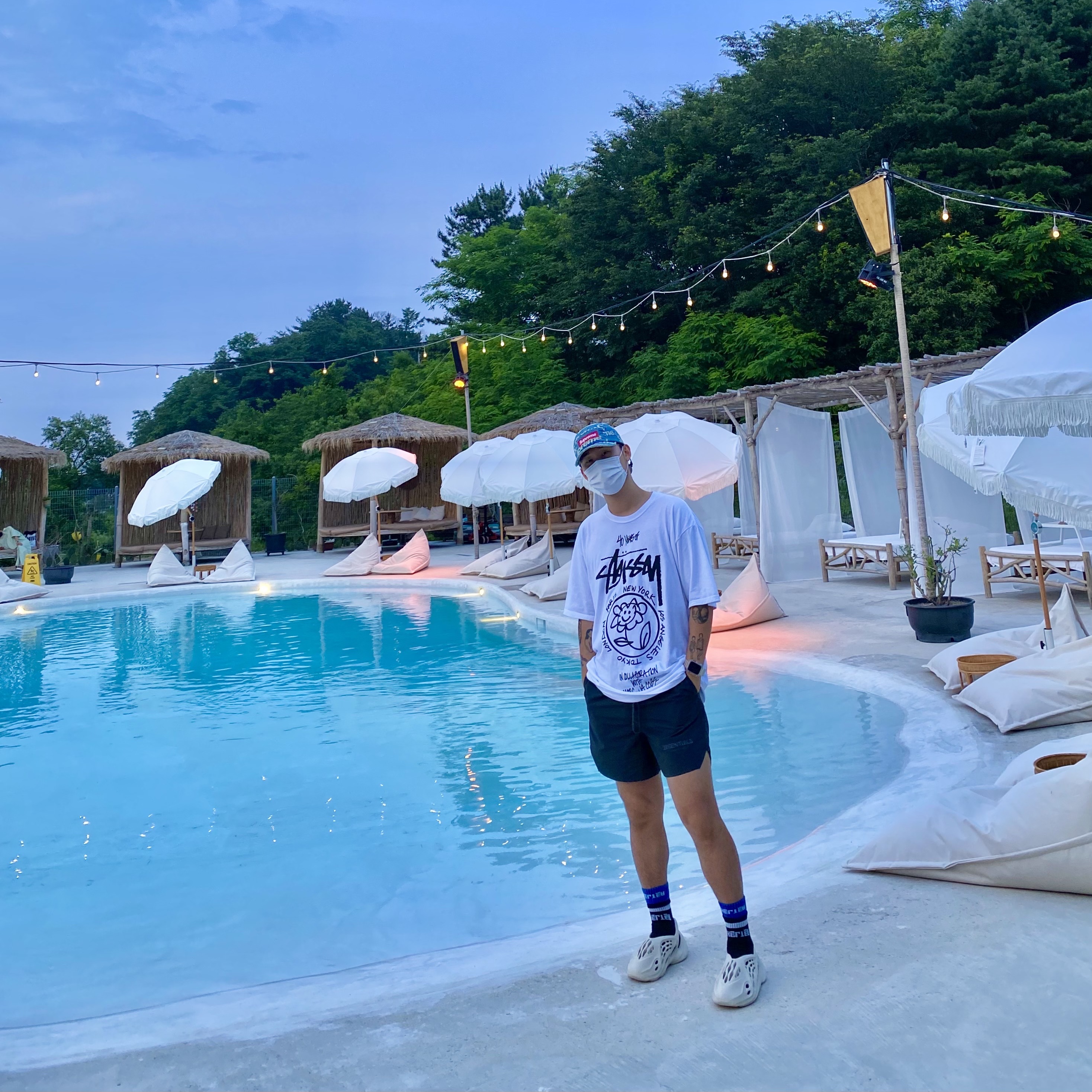 Stussy x Marc Jacobs 40 WT T-Shirt, Supreme Frayed Logos Denim Camp Cap Blue - 21SS 착용 스타일 - 1