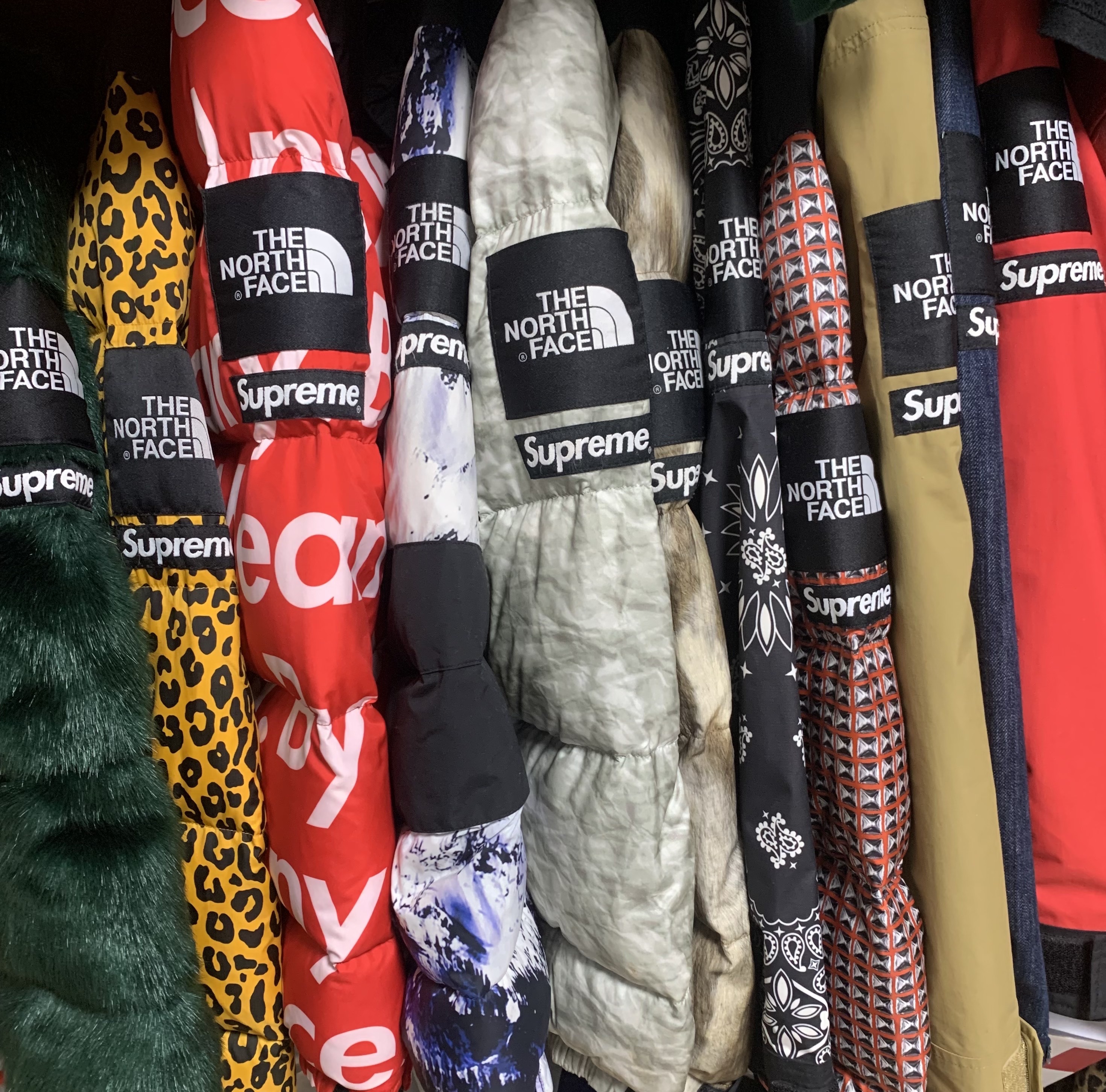Supreme x The North Face Studded Nuptse Jacket Red - 21SS, Supreme x The North Face Paper Print Nuptse Jacket - 19FW 착용 스타일