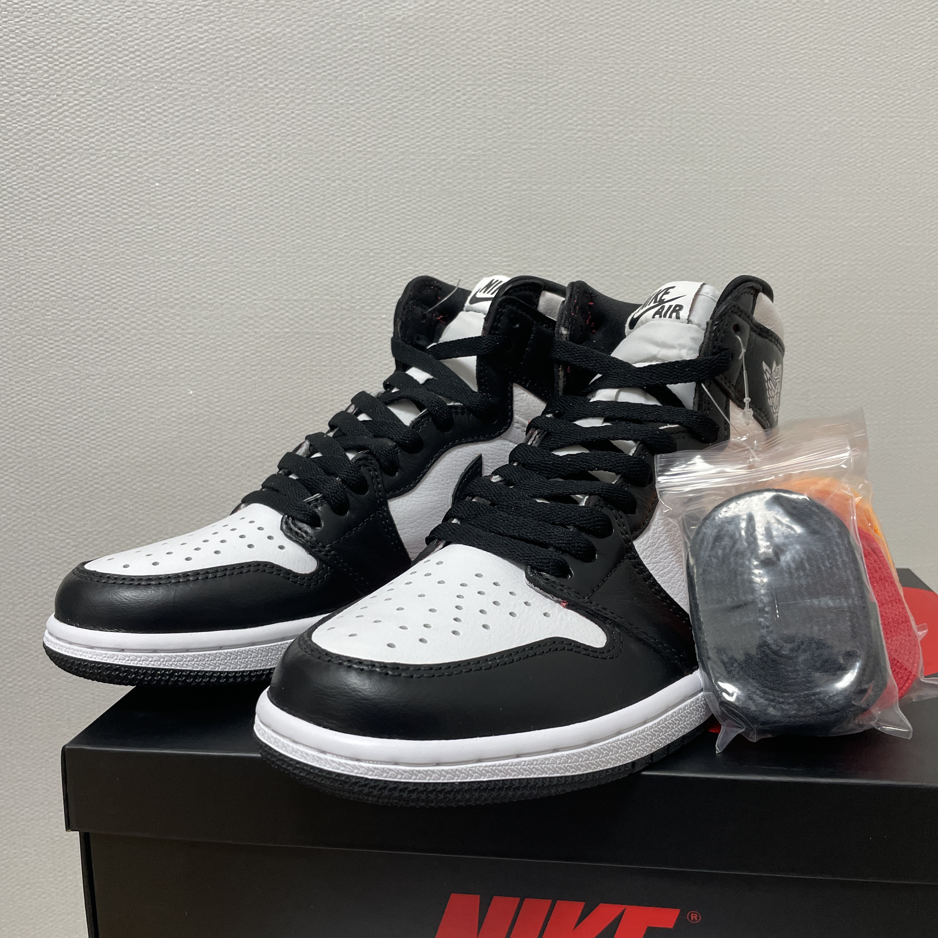 Jordan 1 Retro High OG Light Fusion Red 착용 스타일 - 1