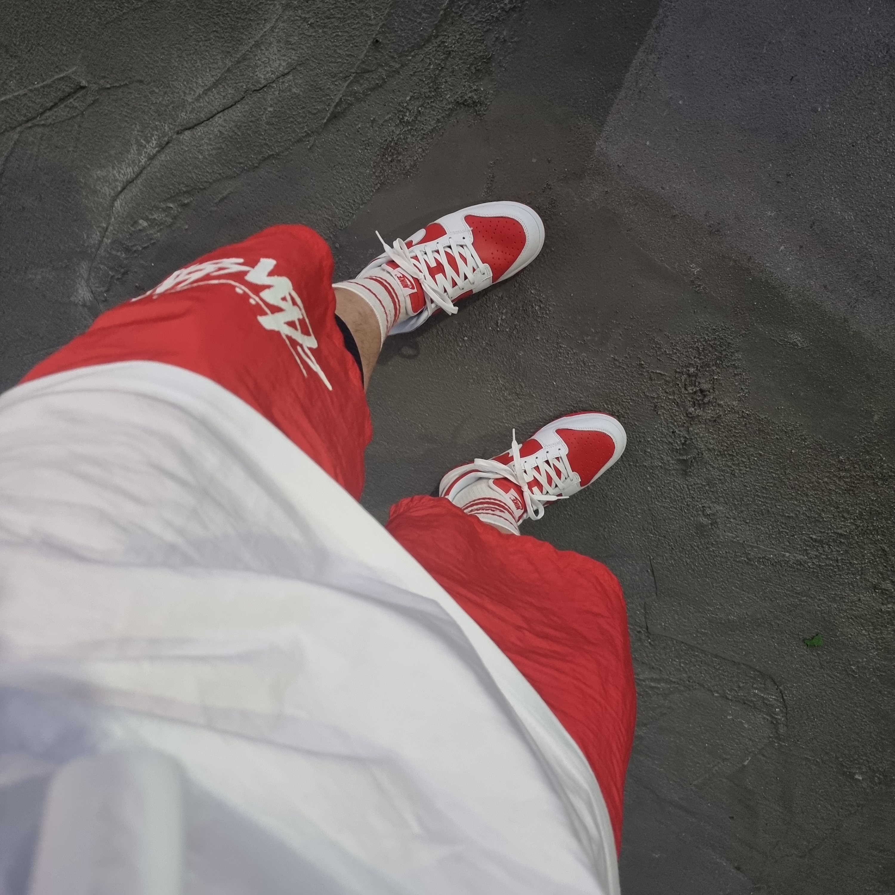 Nike Dunk Low Retro Championship Red 착용 스타일 - 2