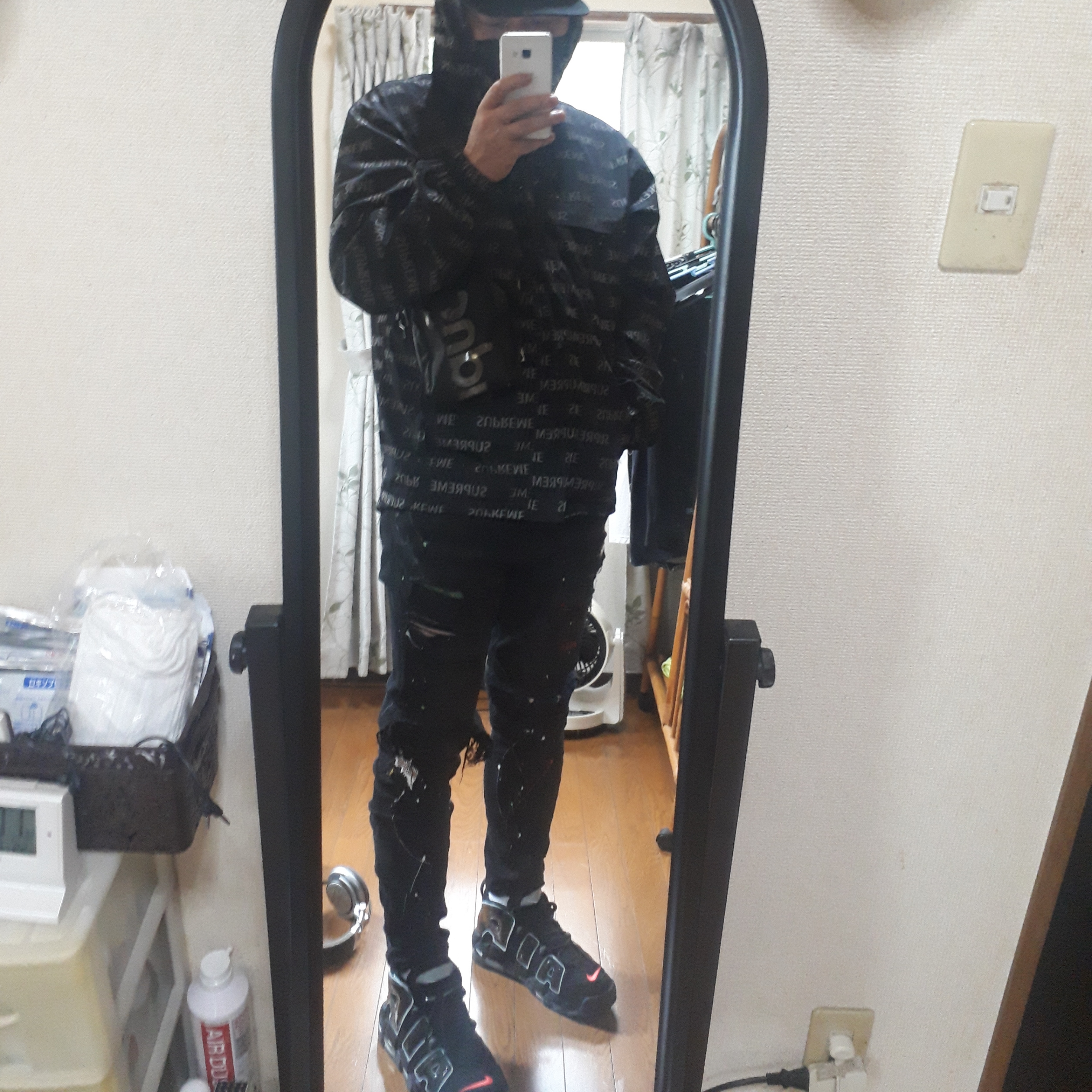 Nike Air More Uptempo 96 Maximum Volume, Jordan 1 x Off-White Retro High Chicago The Ten 착용 스타일 - 1