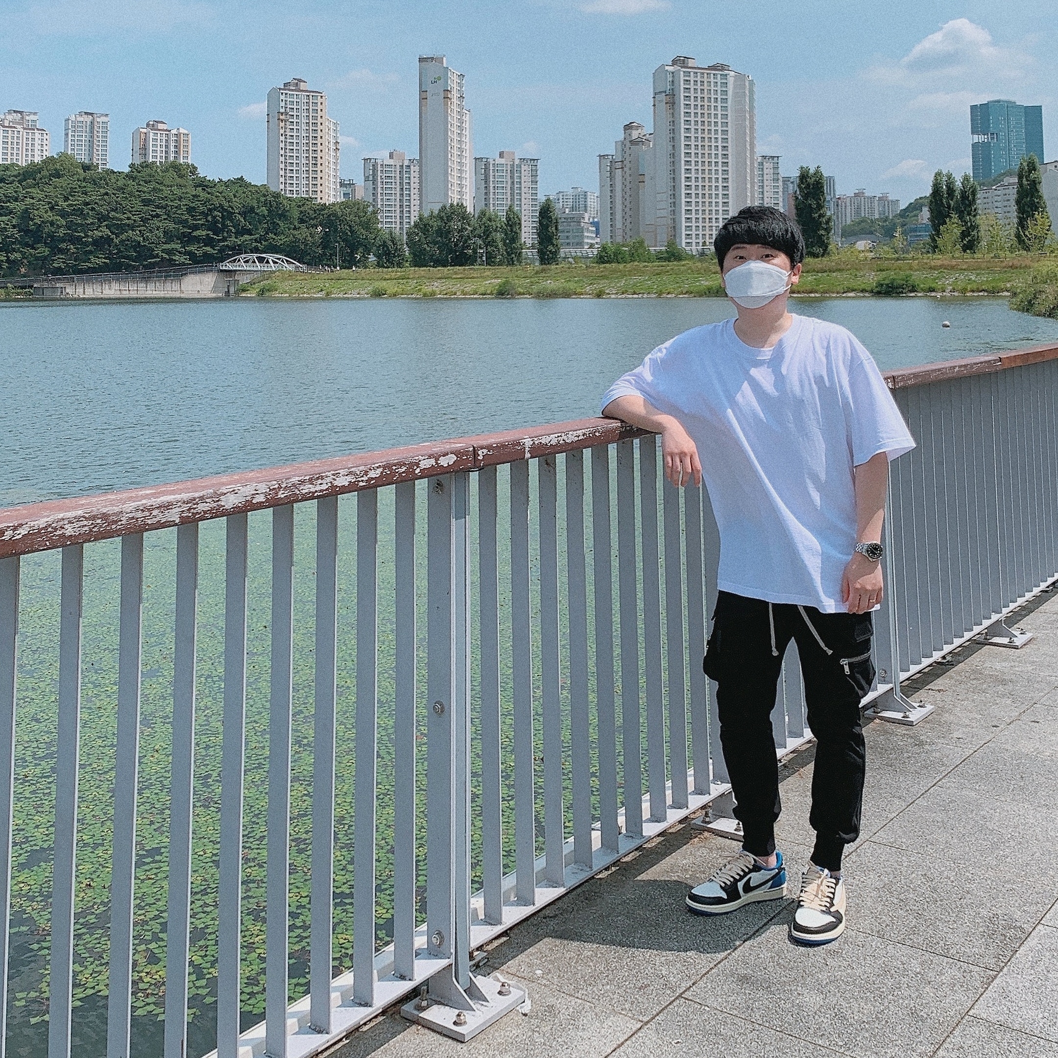Jordan 1 x Travis Scott x Fragment Retro Low OG SP Military Blue 착용 스타일