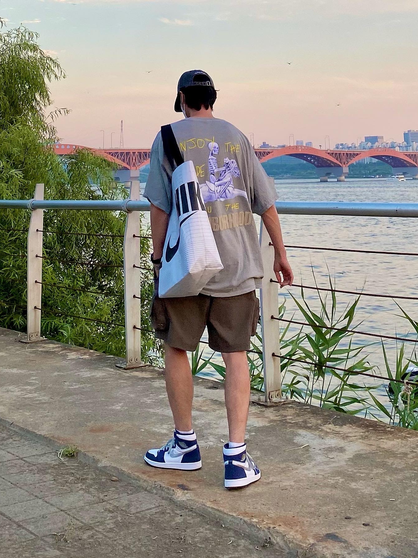 Supreme Pigment Print S Logo 6-Panel Black - 20SS, Nike ACG Cargo Shorts Ironstone - Asia 착용 스타일 - 1