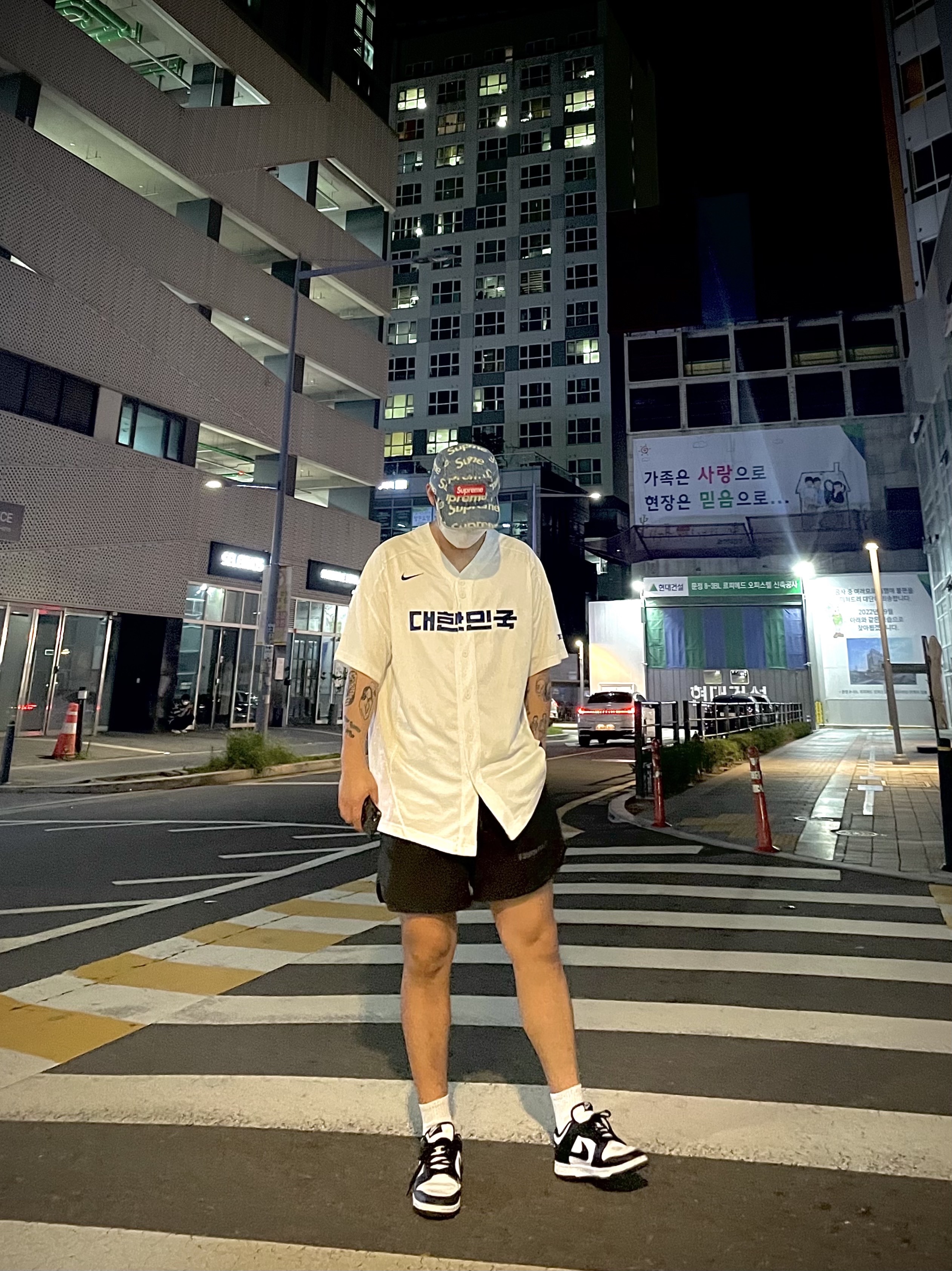 Supreme Frayed Logos Denim Camp Cap Blue - 21SS, Essentials Volley Shorts Black - 21SS 착용 스타일