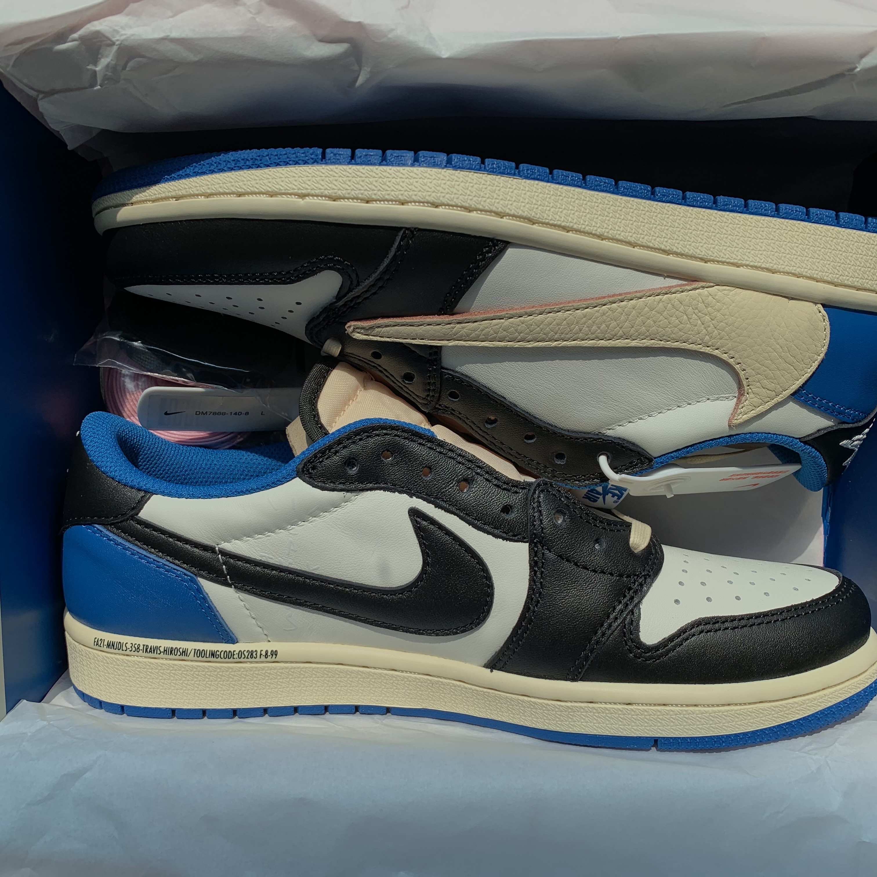 Jordan 1 x Travis Scott x Fragment Retro Low OG SP Military Blue 착용 스타일