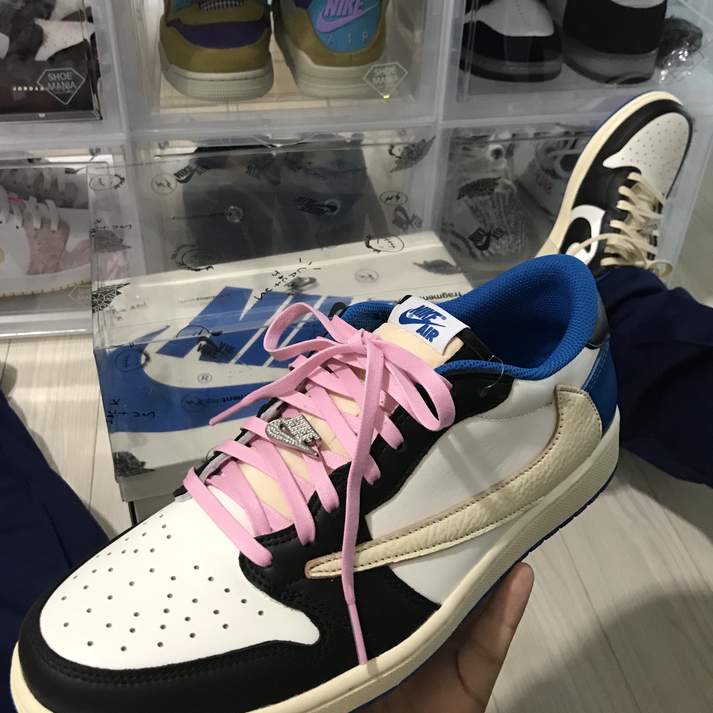 Jordan 1 x Travis Scott x Fragment Retro Low OG SP Military Blue 착용 스타일