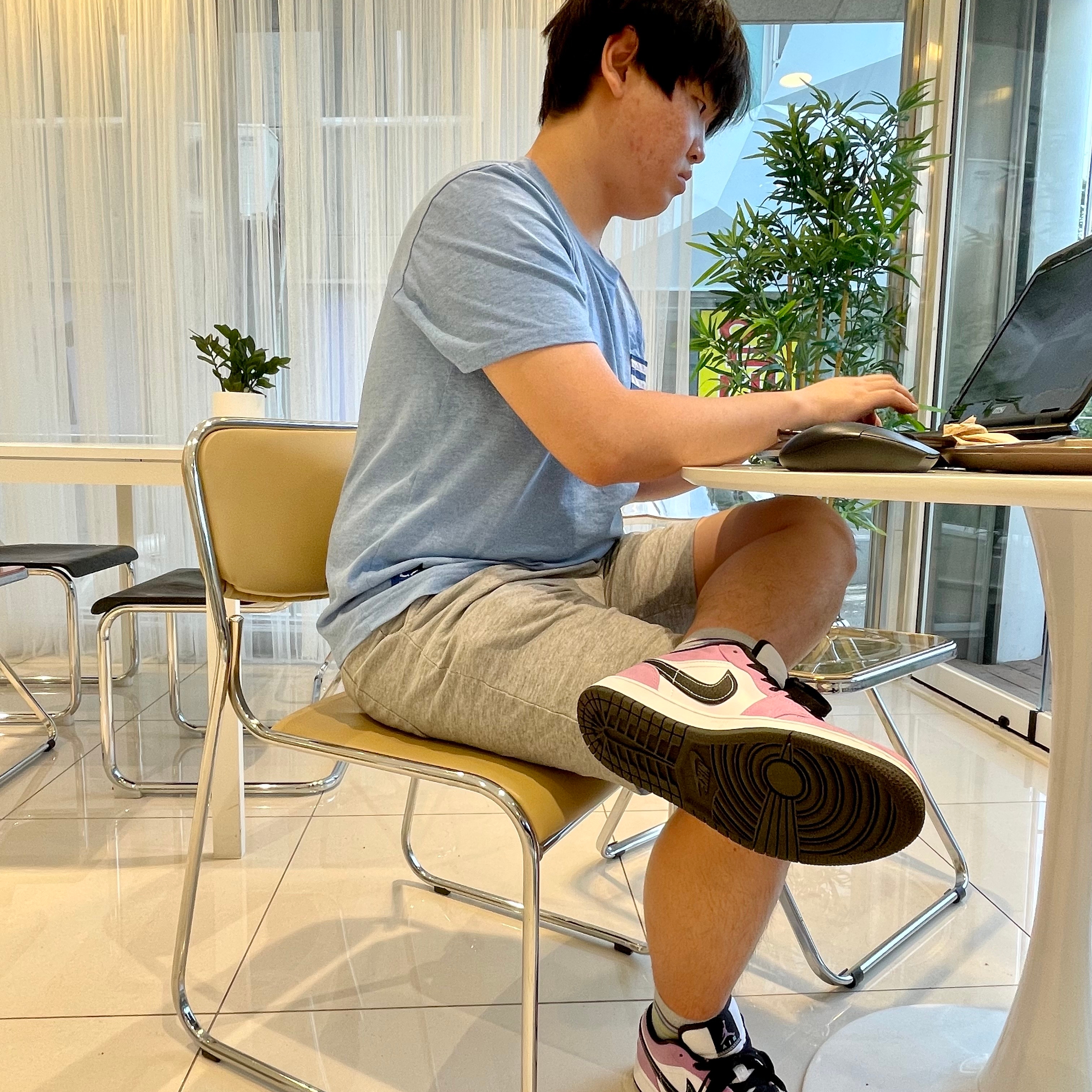 Jordan 1 Low SE Violet Shock 착용 스타일