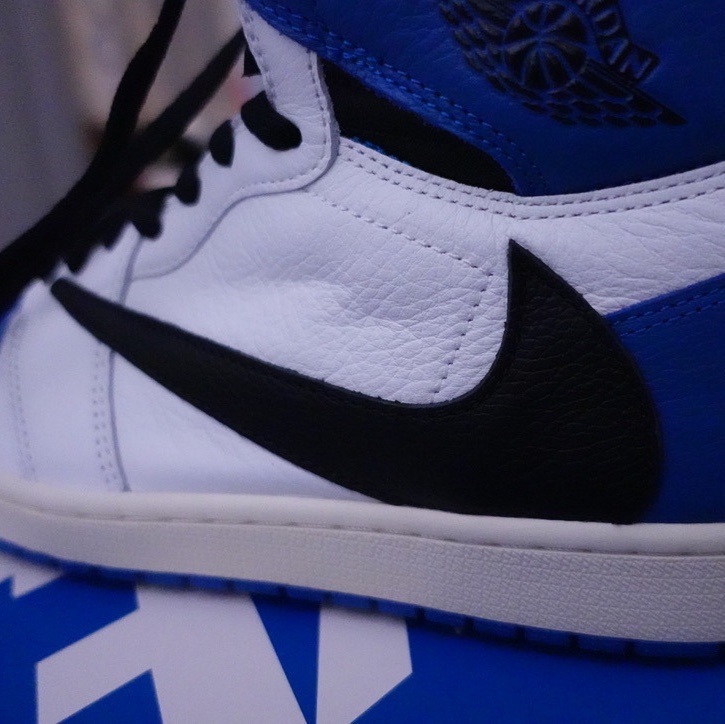 Jordan 1 x Travis Scott x Fragment Retro High OG SP Military Blue 착용 스타일 - 3