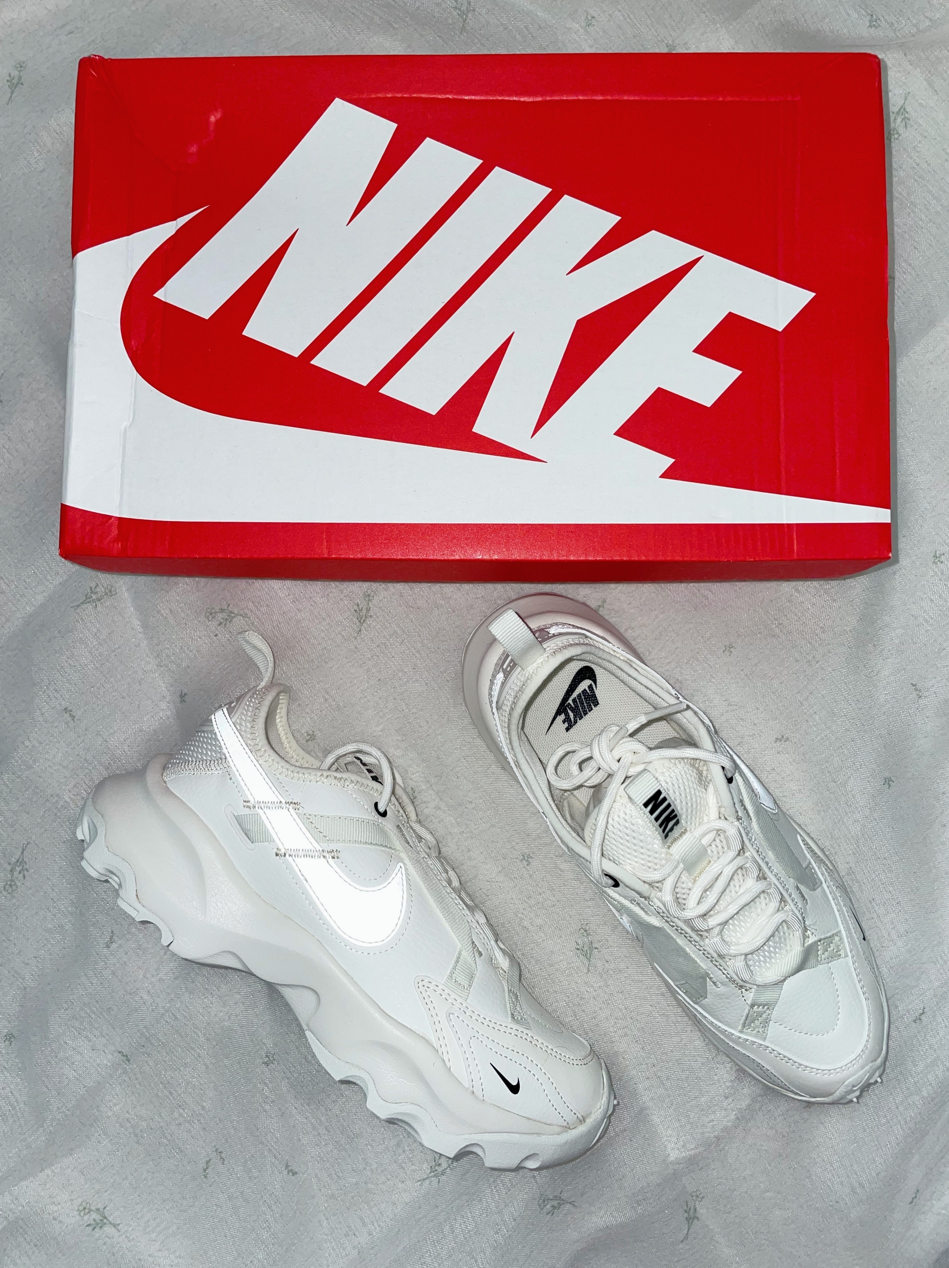 (W) Nike TC 7900 Summit White 착용 스타일 - 1
