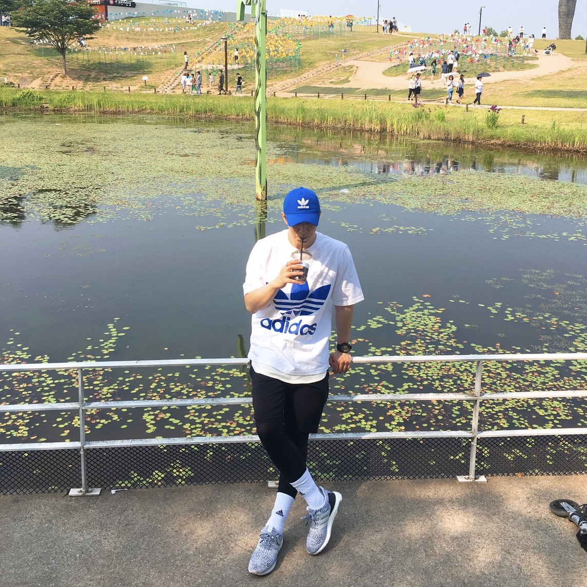Adidas Ultraboost 3.0 Oreo 착용 스타일 - 1