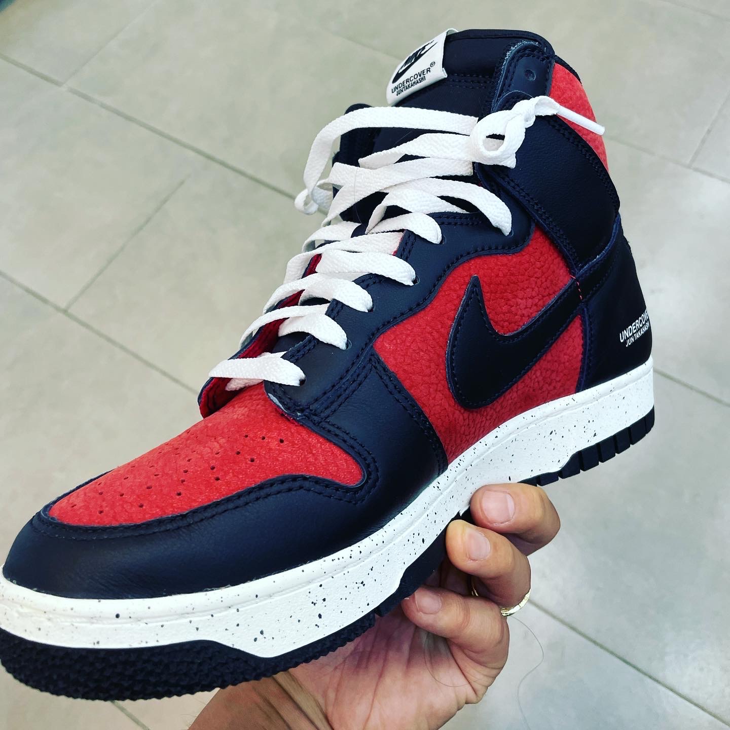 Nike x Undercover Dunk High 1985 Gym Red 착용 스타일 - 2