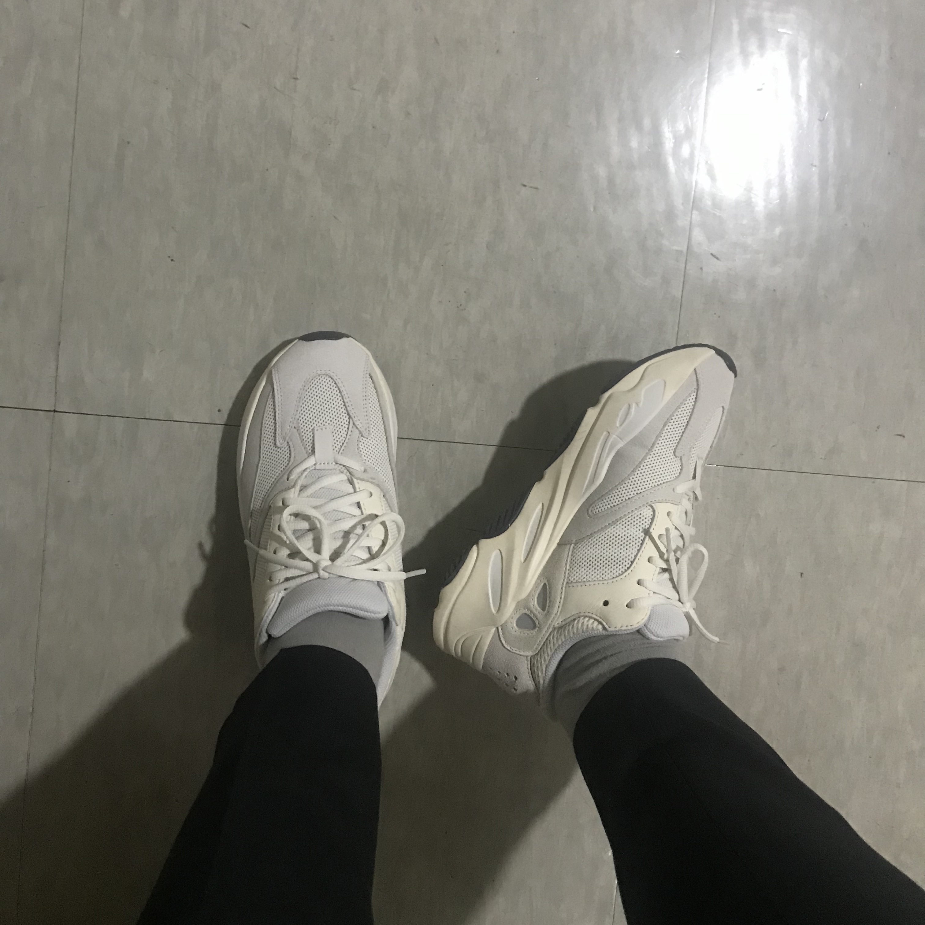 Adidas Yeezy Boost 700 Analog 2019 착용 스타일