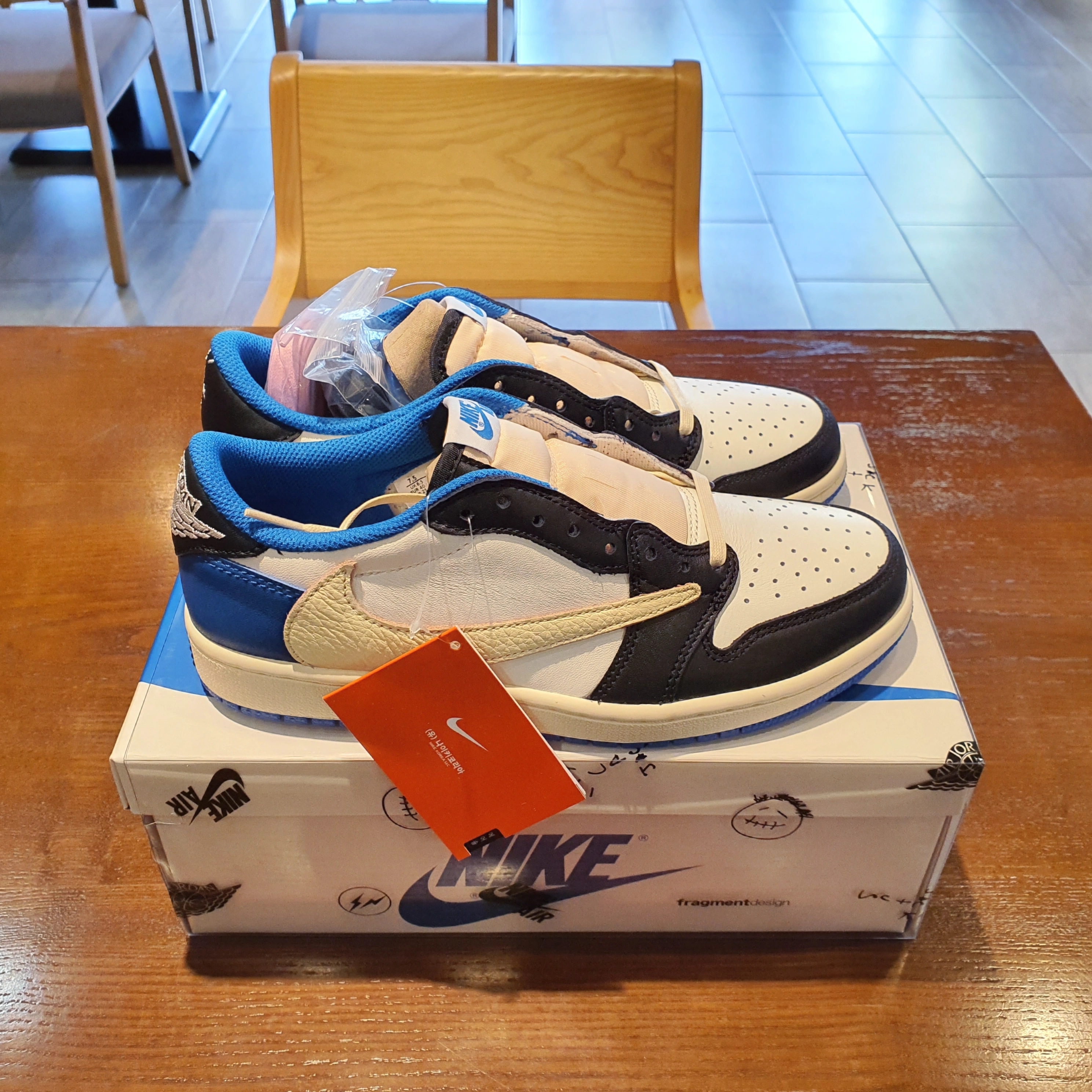 Jordan 1 x Travis Scott x Fragment Retro Low OG SP Military Blue 착용 스타일