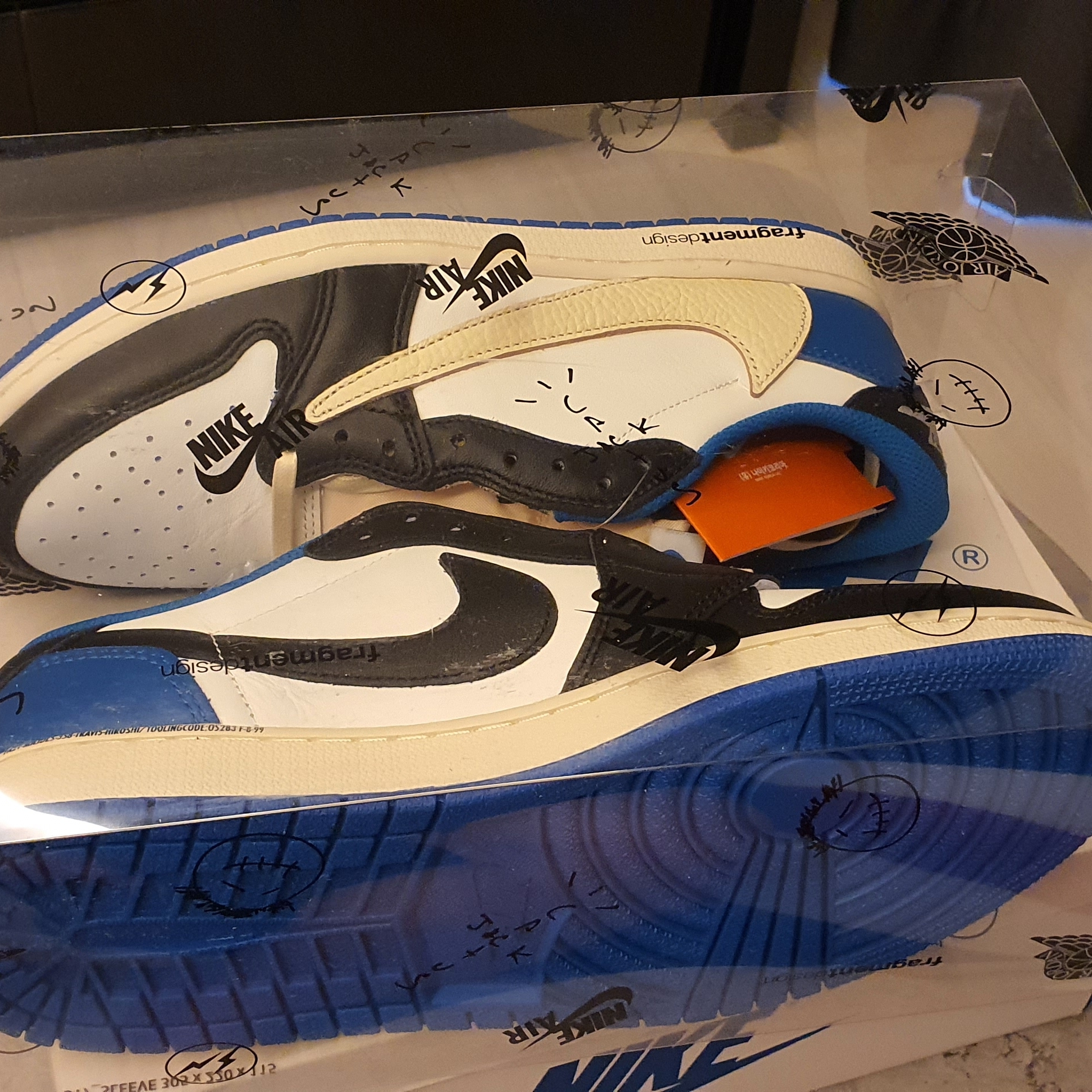 Jordan 1 x Travis Scott x Fragment Retro Low OG SP Military Blue 착용 스타일 - 3