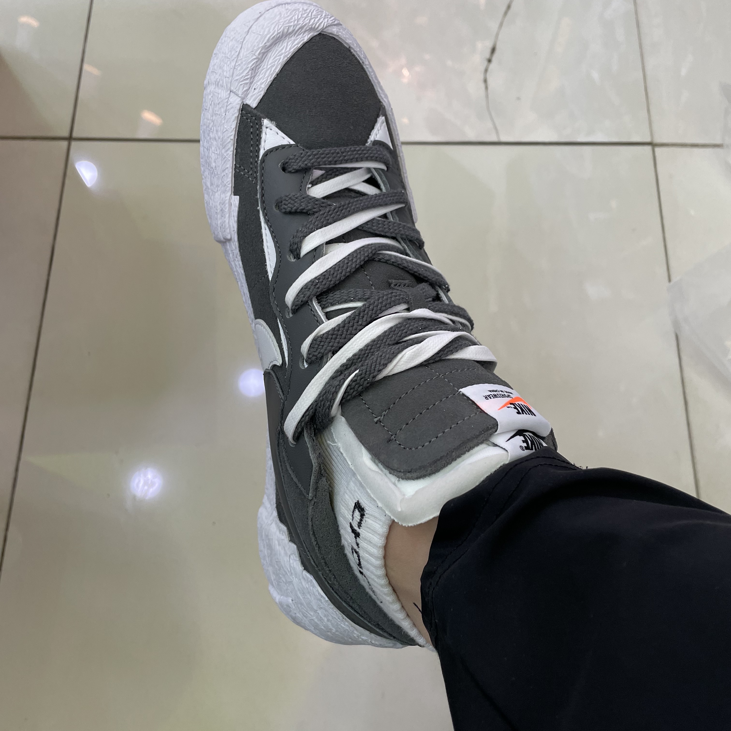 Nike x Sacai Blazer Low Iron Grey 착용 스타일 - 2