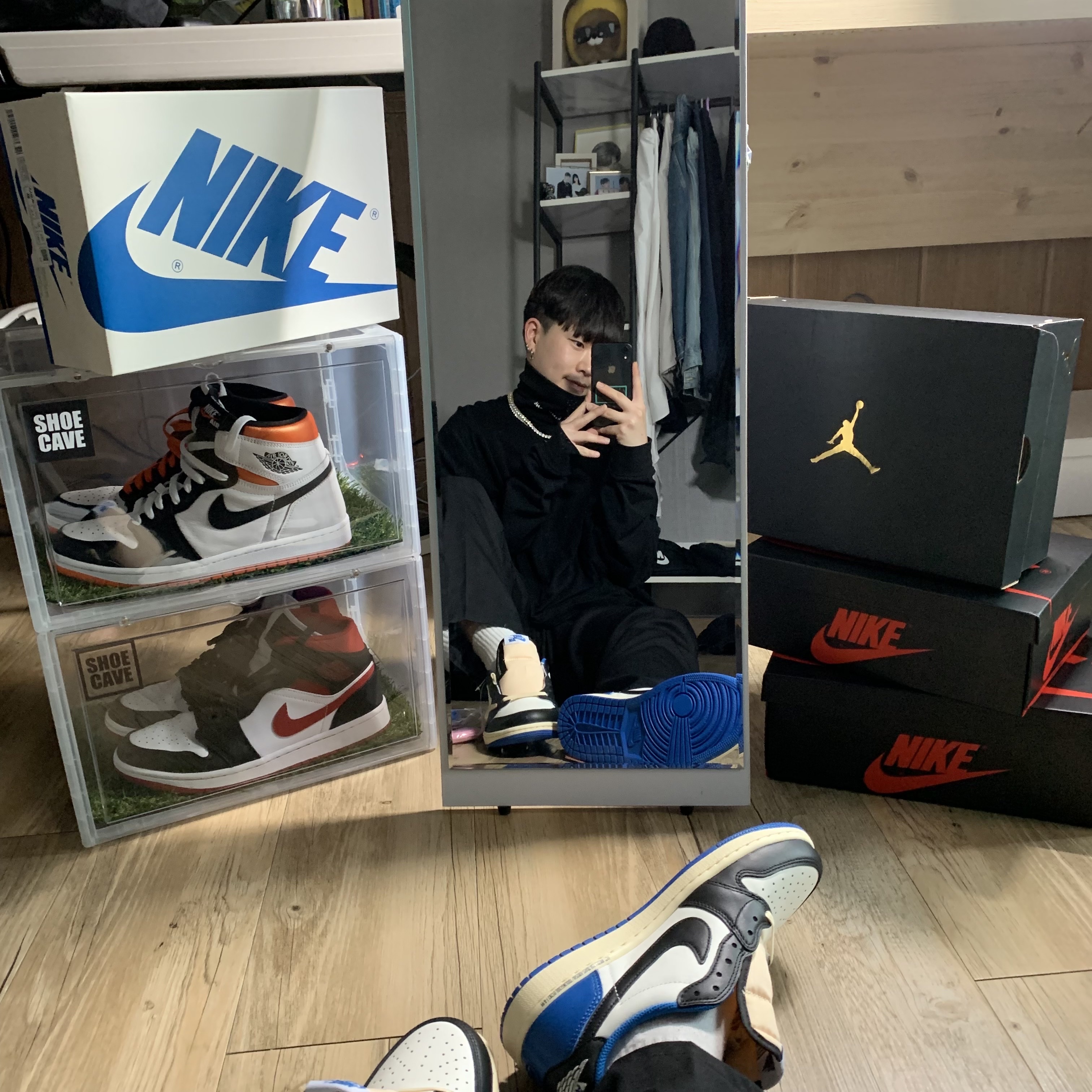 Jordan 1 x Travis Scott x Fragment Retro Low OG SP Military Blue, Jordan 1 Mid Gym Red Black White 착용 스타일 - 1