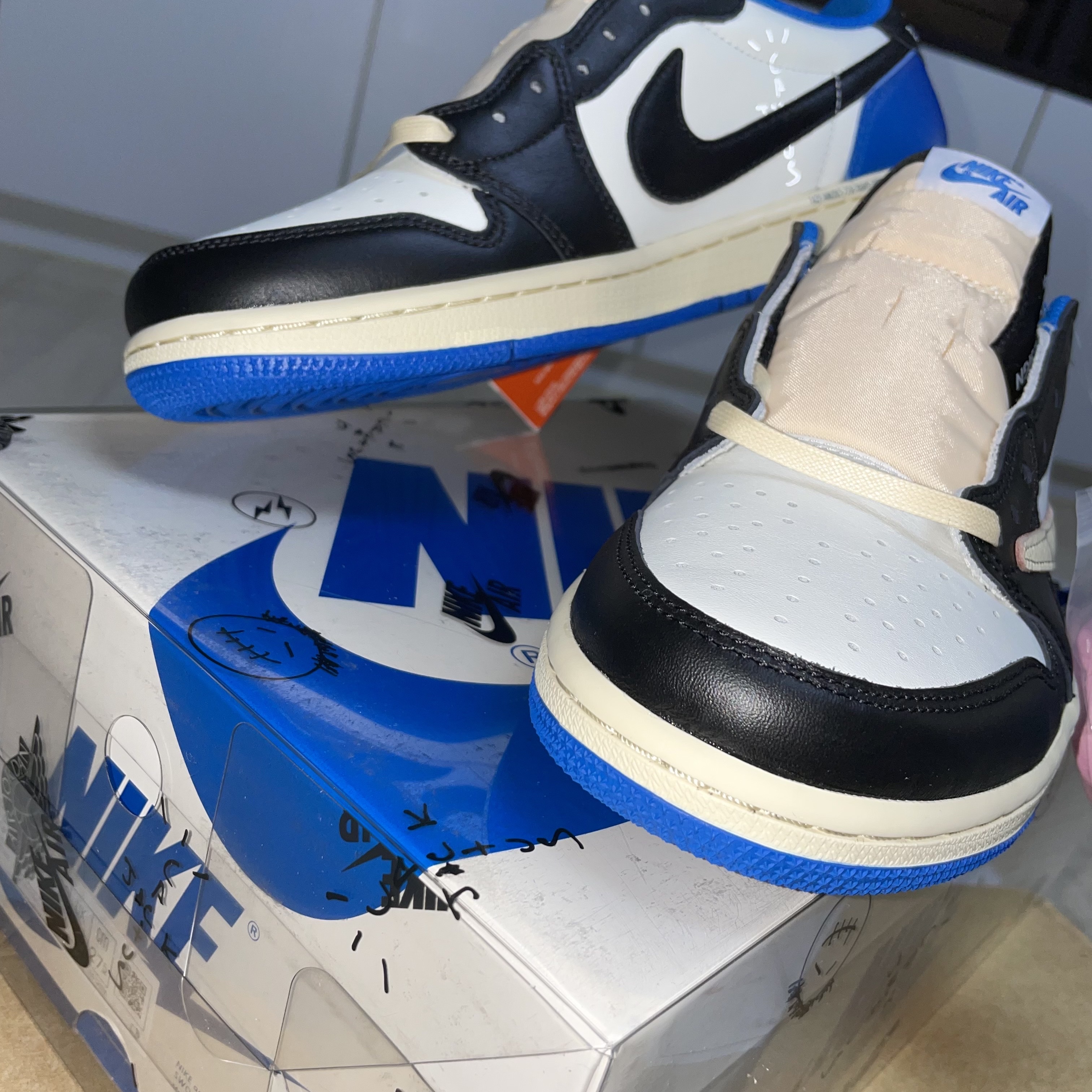 Jordan 1 x Travis Scott x Fragment Retro Low OG SP Military Blue 착용 스타일 - 4