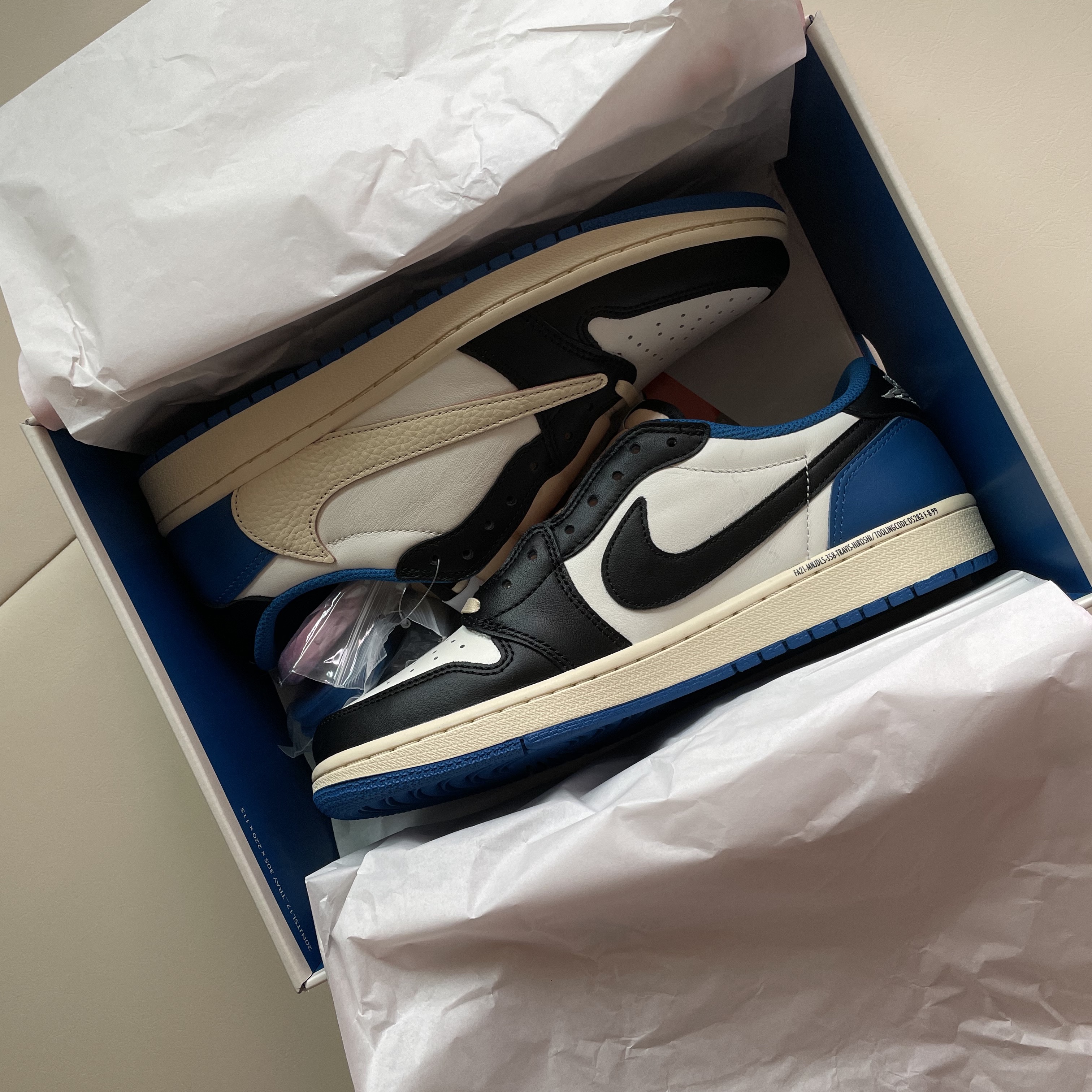 Jordan 1 x Travis Scott x Fragment Retro Low OG SP Military Blue 착용 스타일