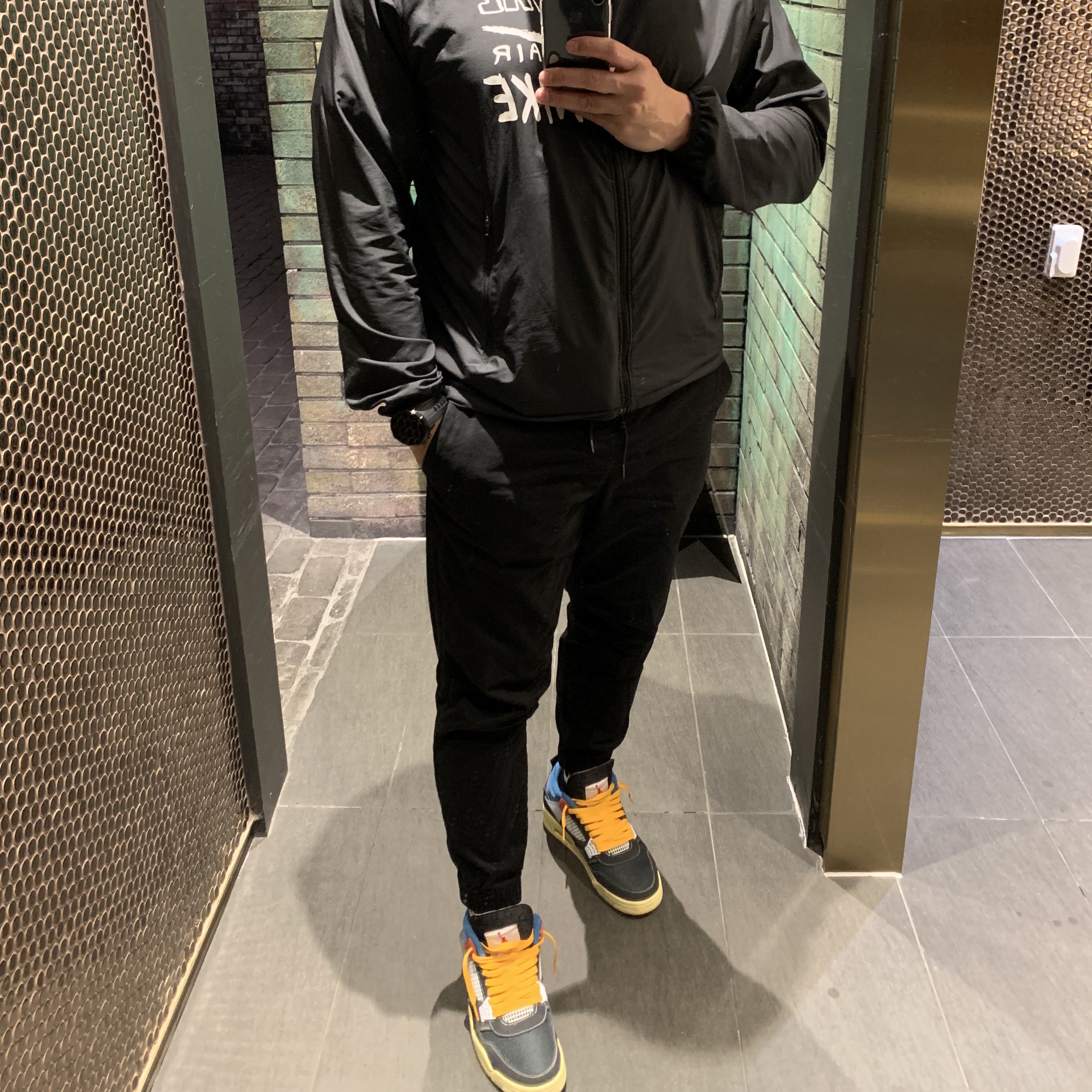 Jordan 4 x Union Retro Off Noir 착용 스타일 - 1