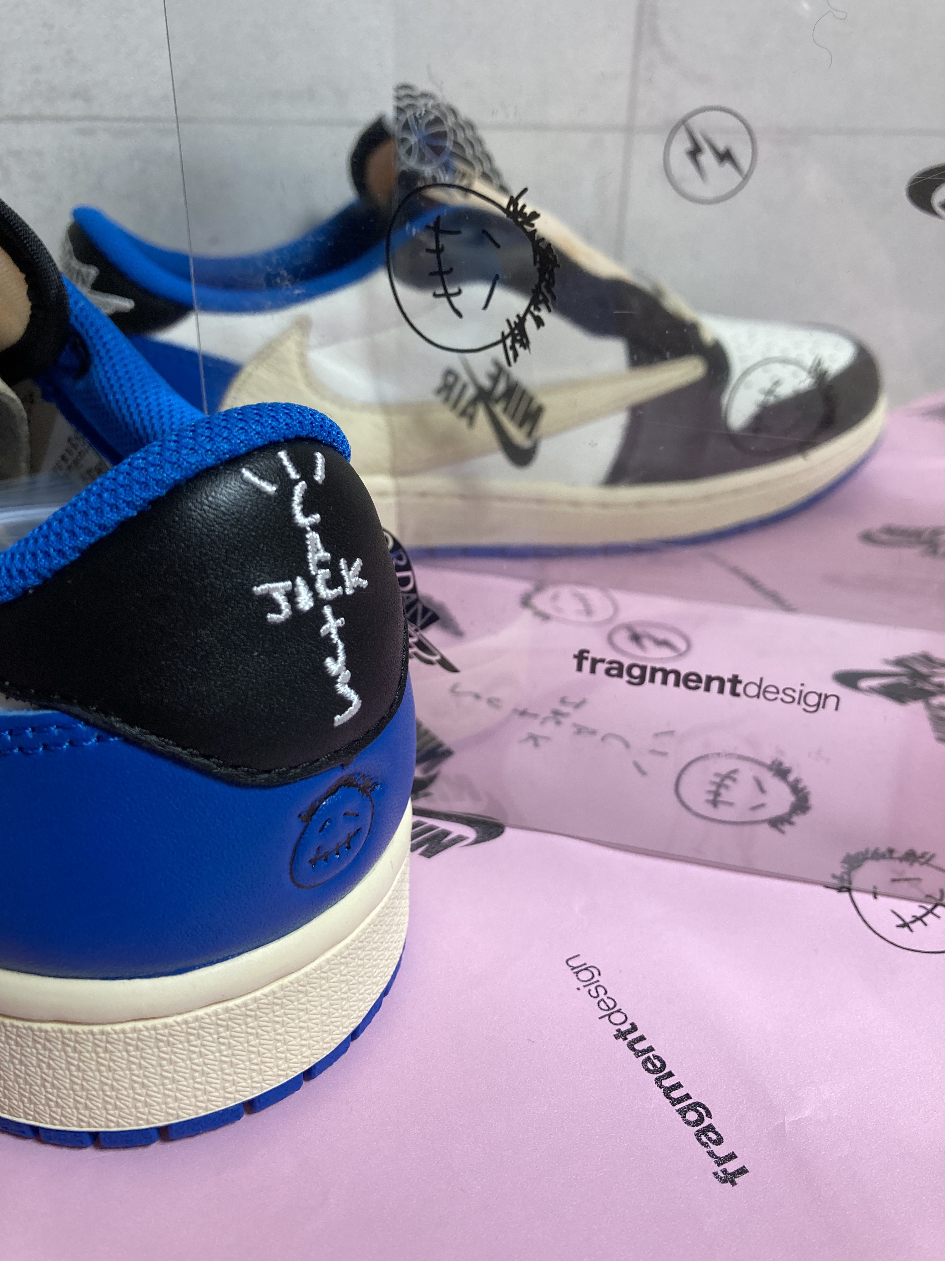 Jordan 1 x Travis Scott x Fragment Retro Low OG SP Military Blue 착용 스타일 - 2