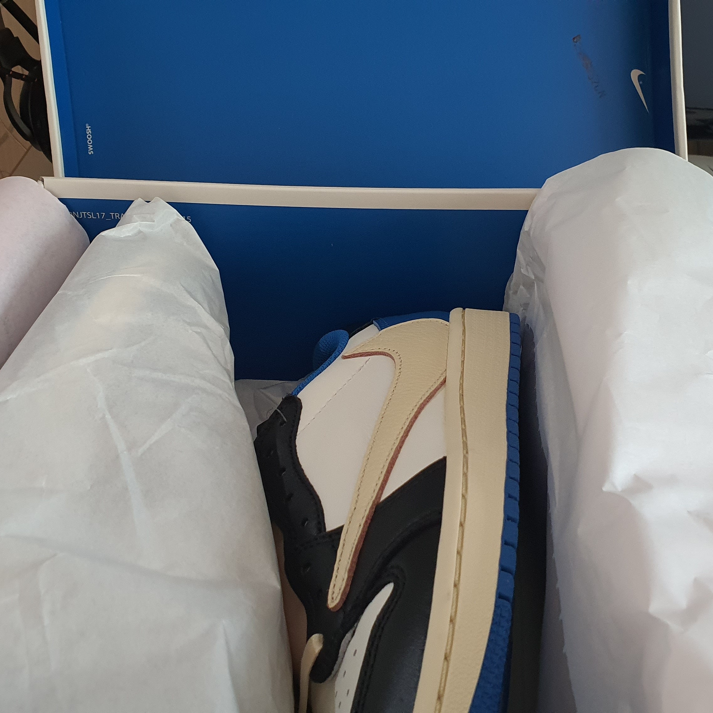 Jordan 1 x Travis Scott x Fragment Retro Low OG SP Military Blue 착용 스타일 - 1