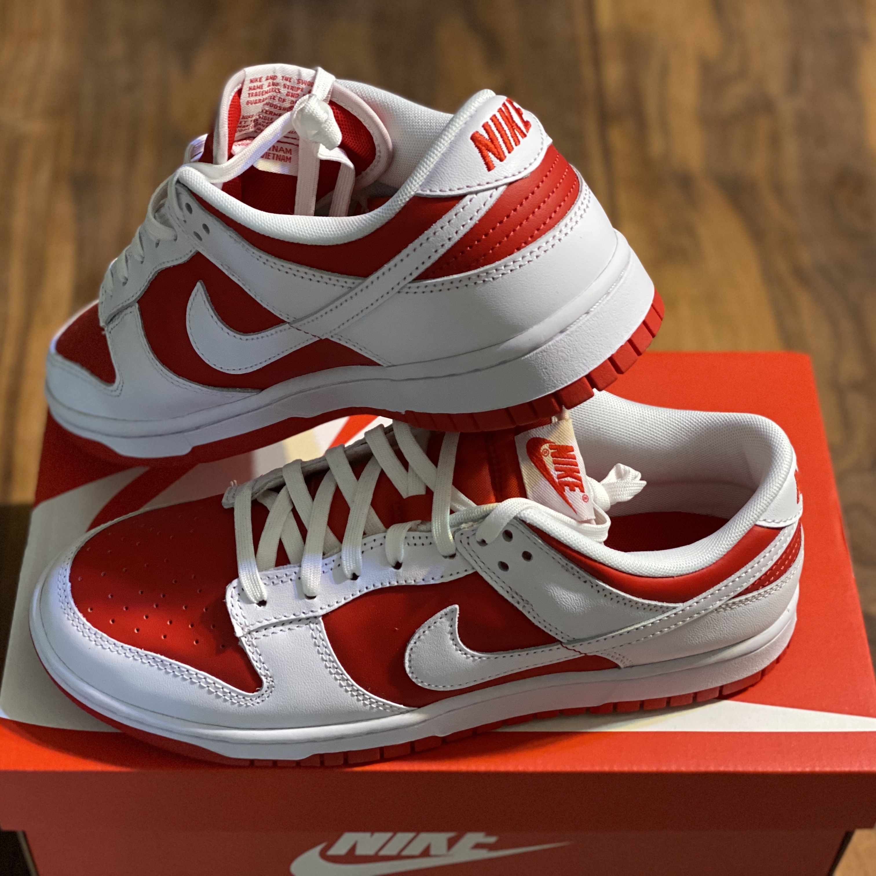 Nike Dunk Low Retro Championship Red 착용 스타일 - 2