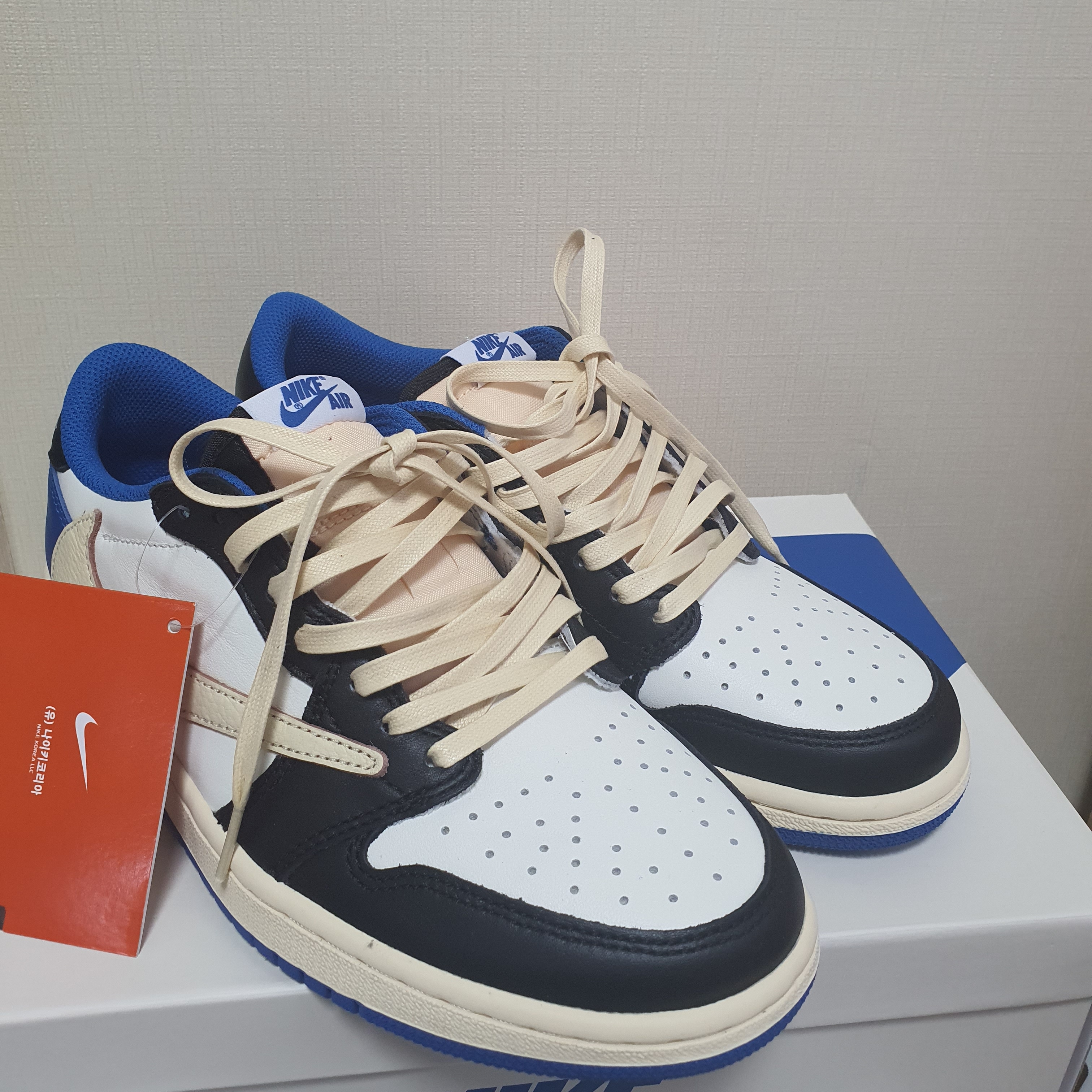 Jordan 1 x Travis Scott x Fragment Retro Low OG SP Military Blue 착용 스타일 - 4