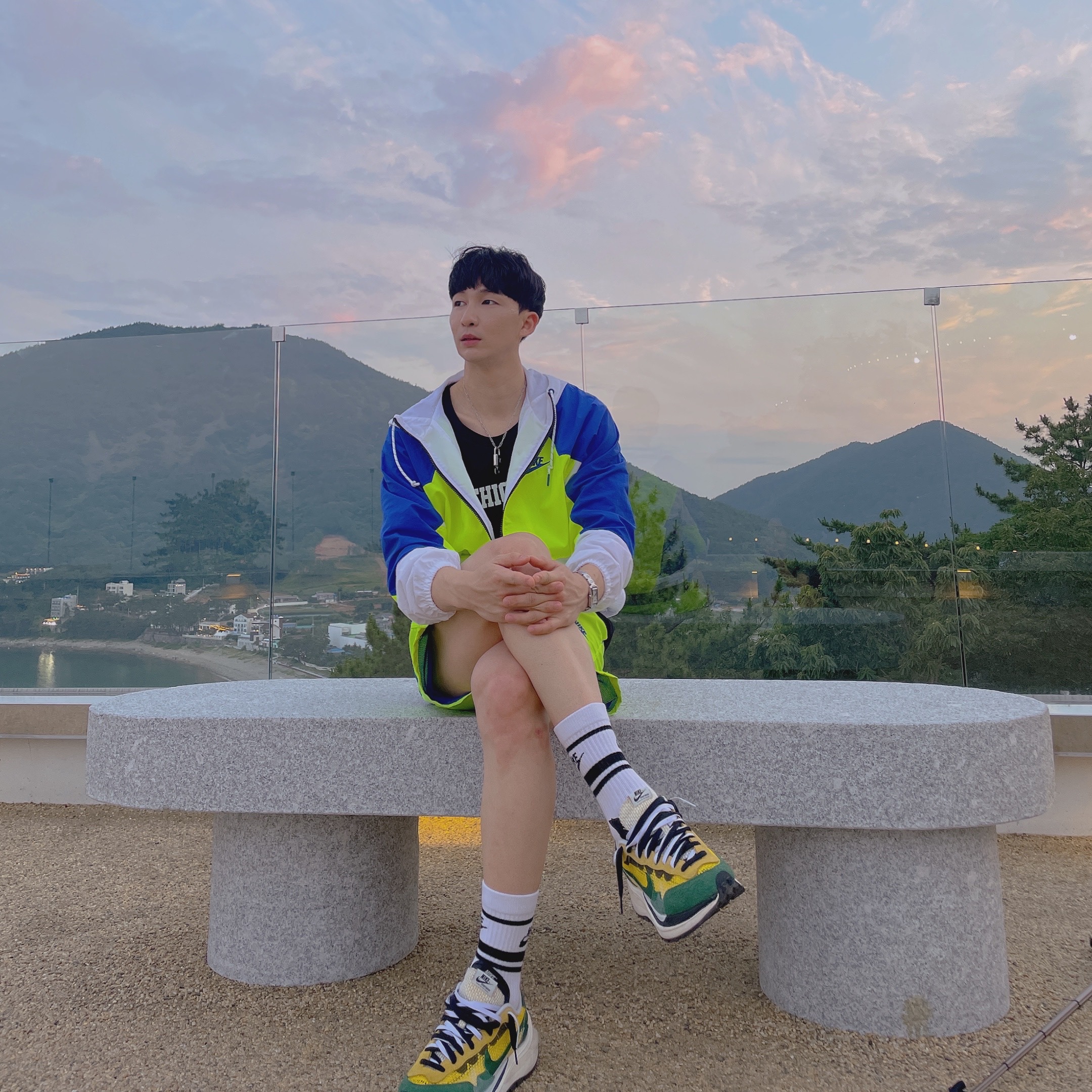 Nike x Sacai VaporWaffle Tour Yellow & Gorge Green Sail 착용 스타일