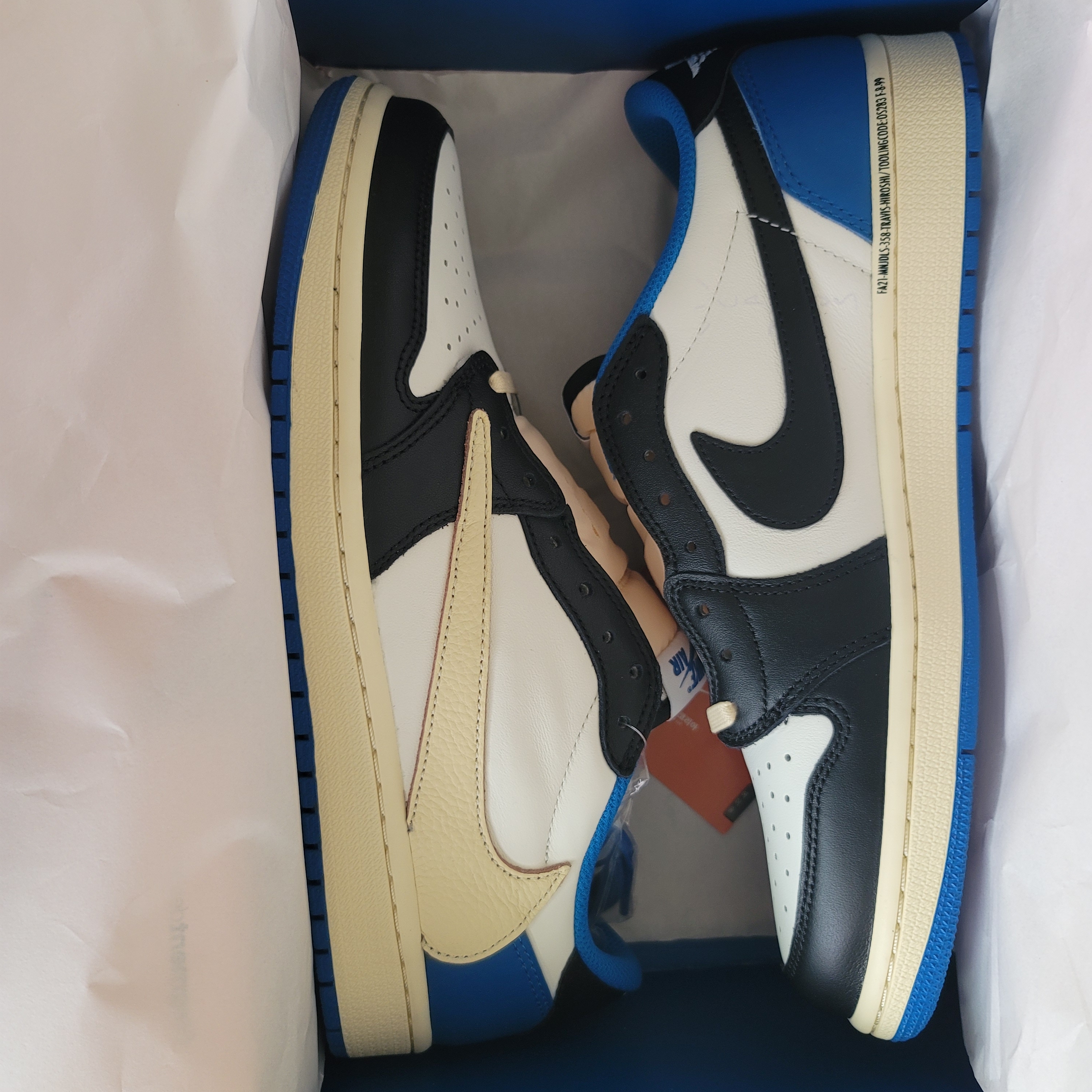 Jordan 1 x Travis Scott x Fragment Retro Low OG SP Military Blue 착용 스타일