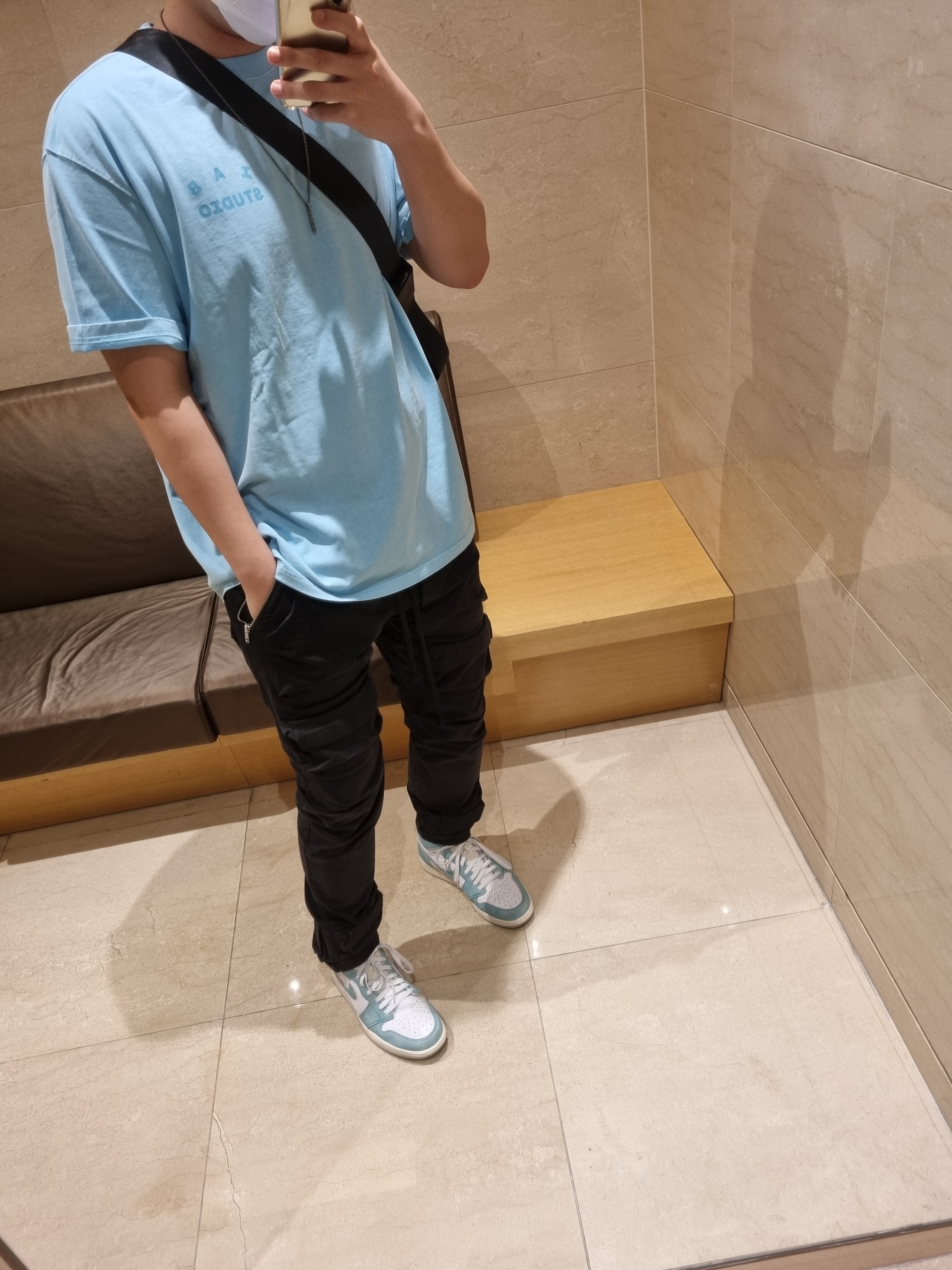 IAB Studio Pigment T-Shirt Cyan, Jordan 1 Retro High OG Turbo Green 착용 스타일
