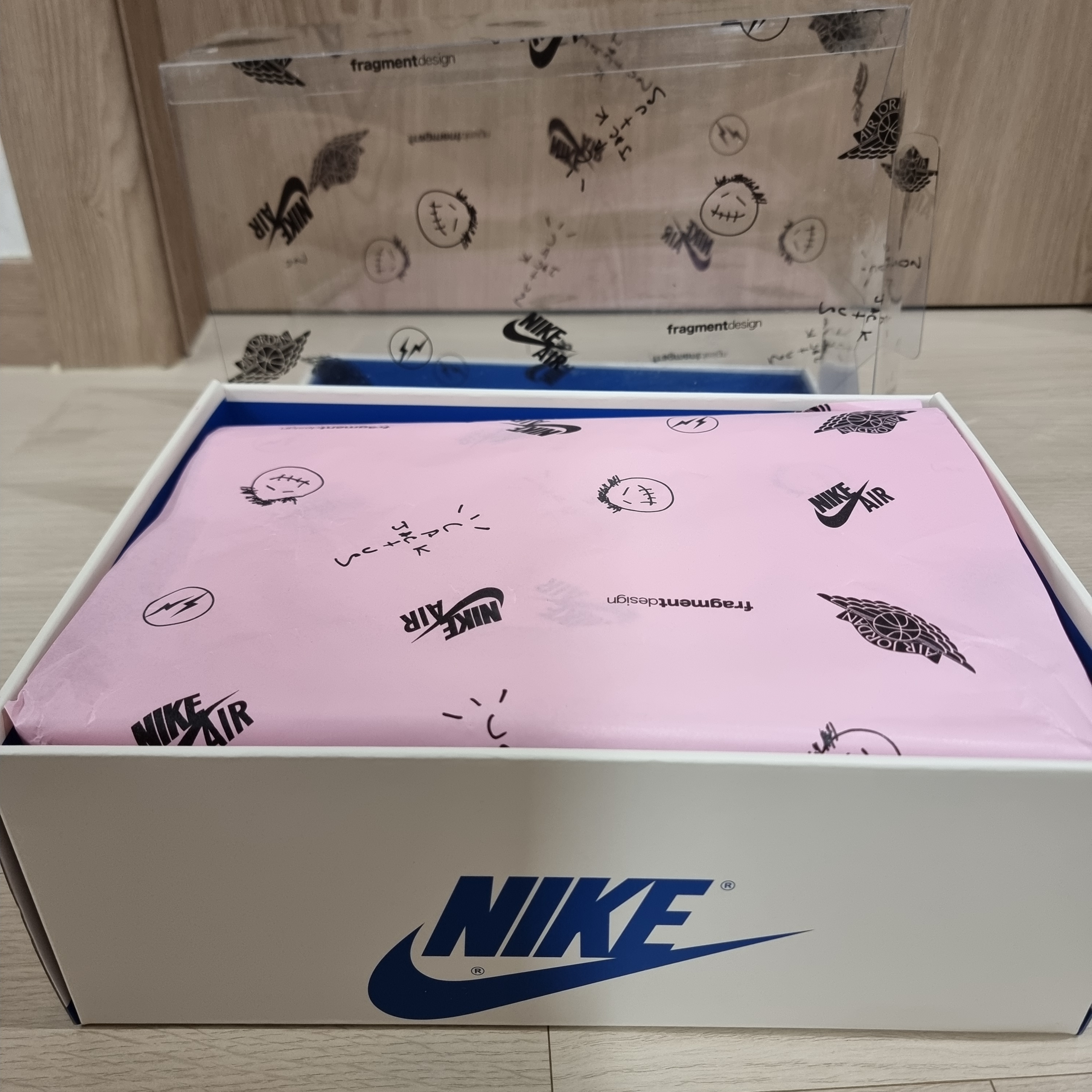 Jordan 1 x Travis Scott x Fragment Retro Low OG SP Military Blue 착용 스타일 - 2