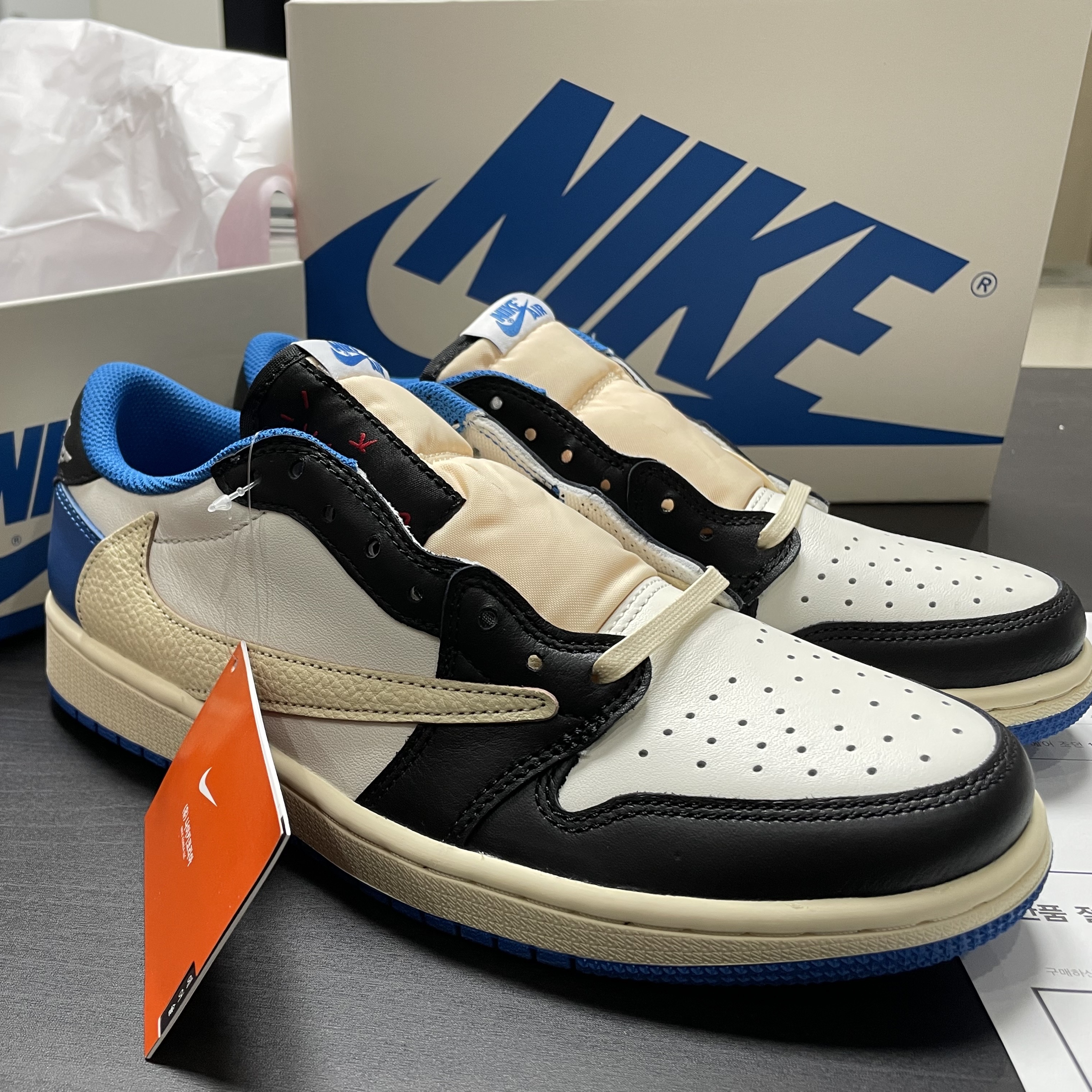 Jordan 1 x Travis Scott x Fragment Retro Low OG SP Military Blue 착용 스타일