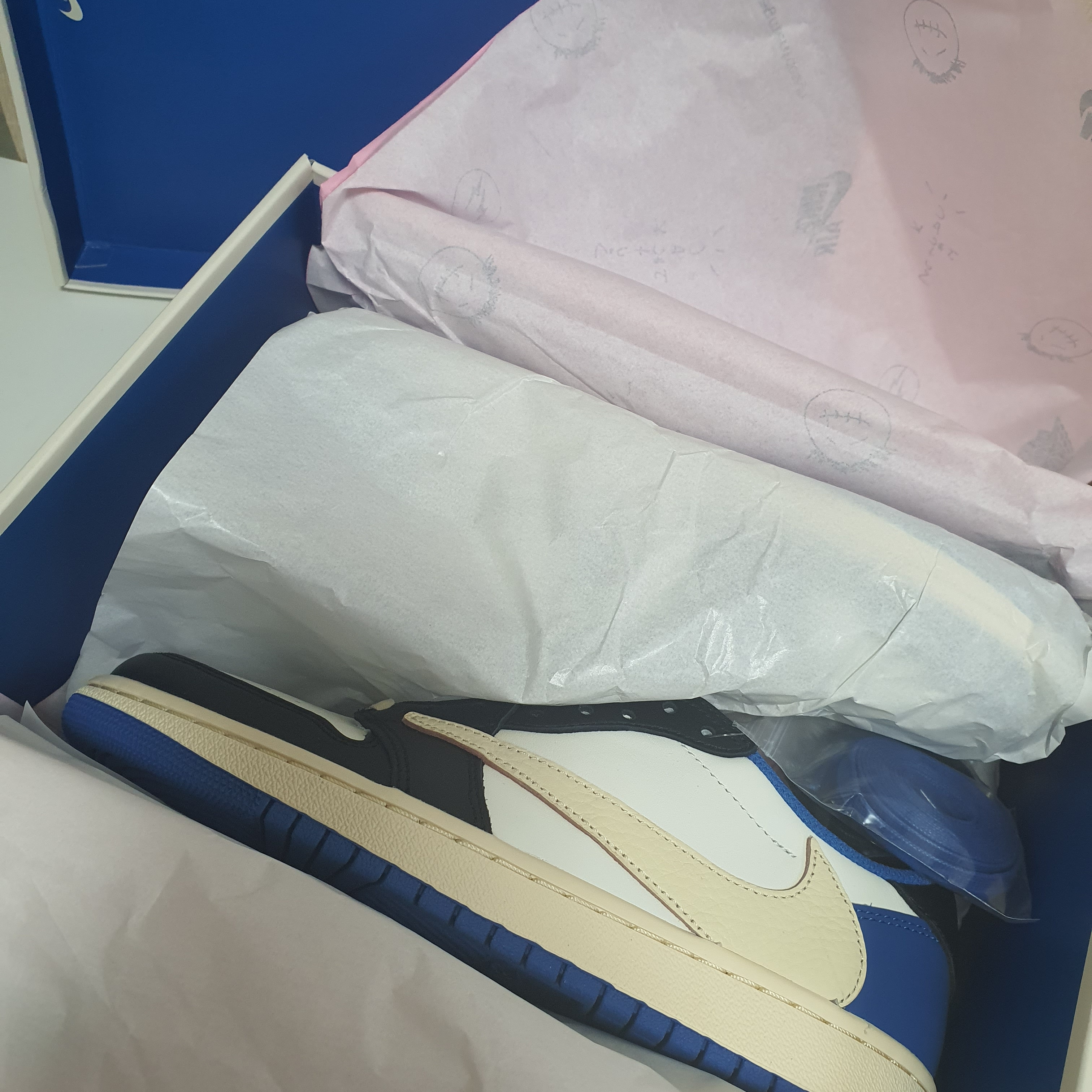 Jordan 1 x Travis Scott x Fragment Retro Low OG SP Military Blue 착용 스타일 - 3