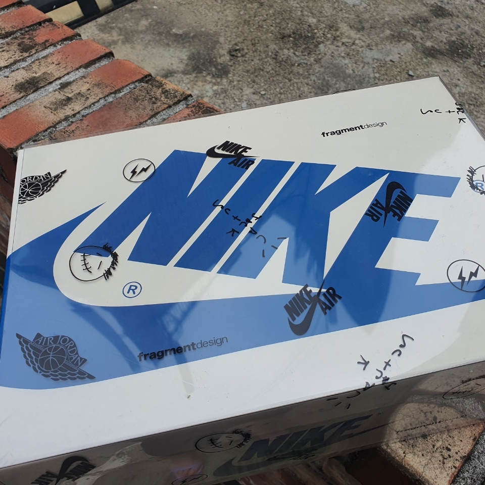 Jordan 1 x Travis Scott x Fragment Retro Low OG SP Military Blue 착용 스타일 - 1