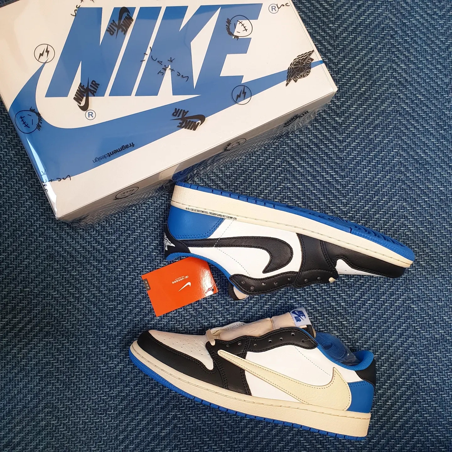 Jordan 1 x Travis Scott x Fragment Retro Low OG SP Military Blue 착용 스타일 - 1