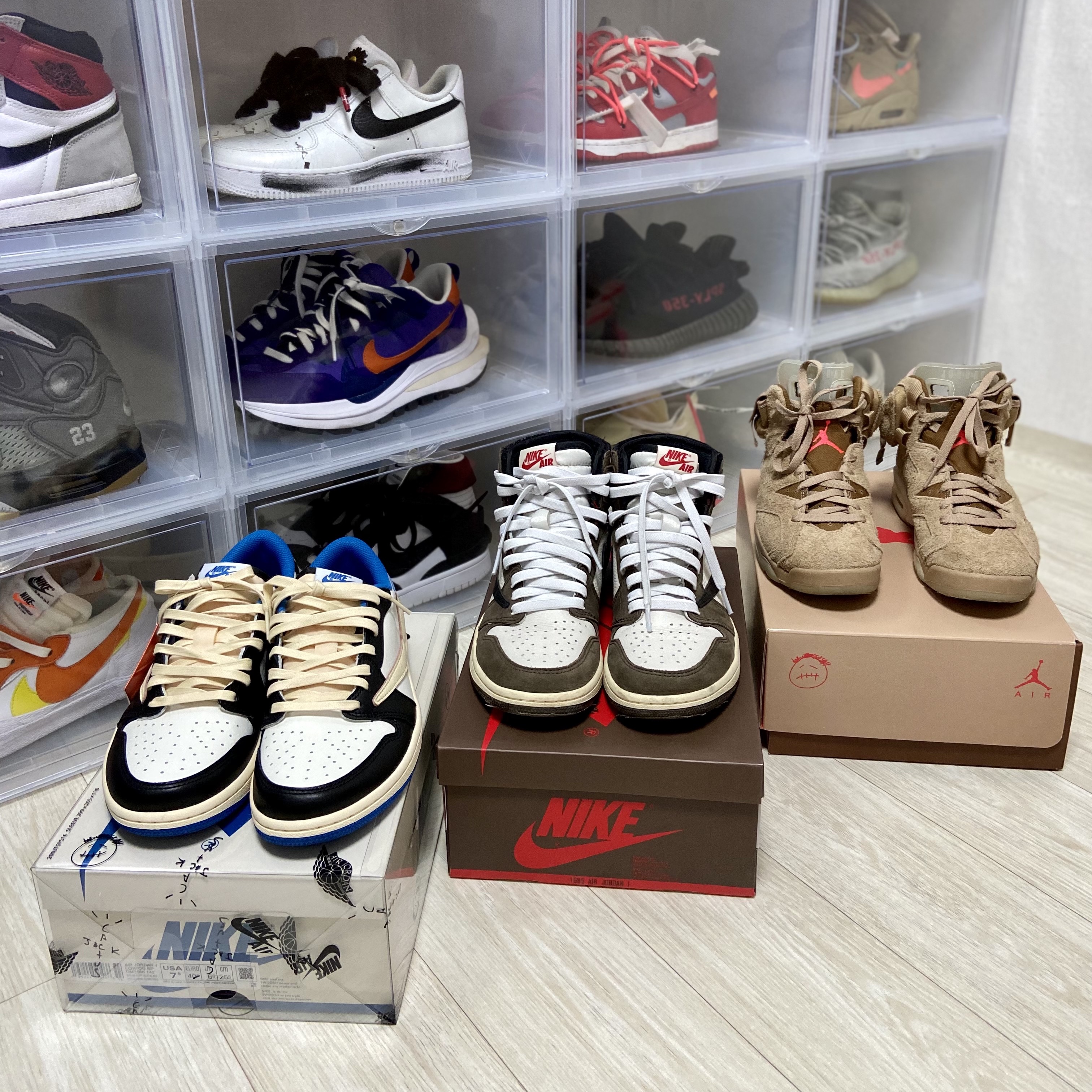 Jordan 1 x Travis Scott x Fragment Retro Low OG SP Military Blue, Jordan 6 x Travis Scott Retro SP British Khaki 착용 스타일 - 3